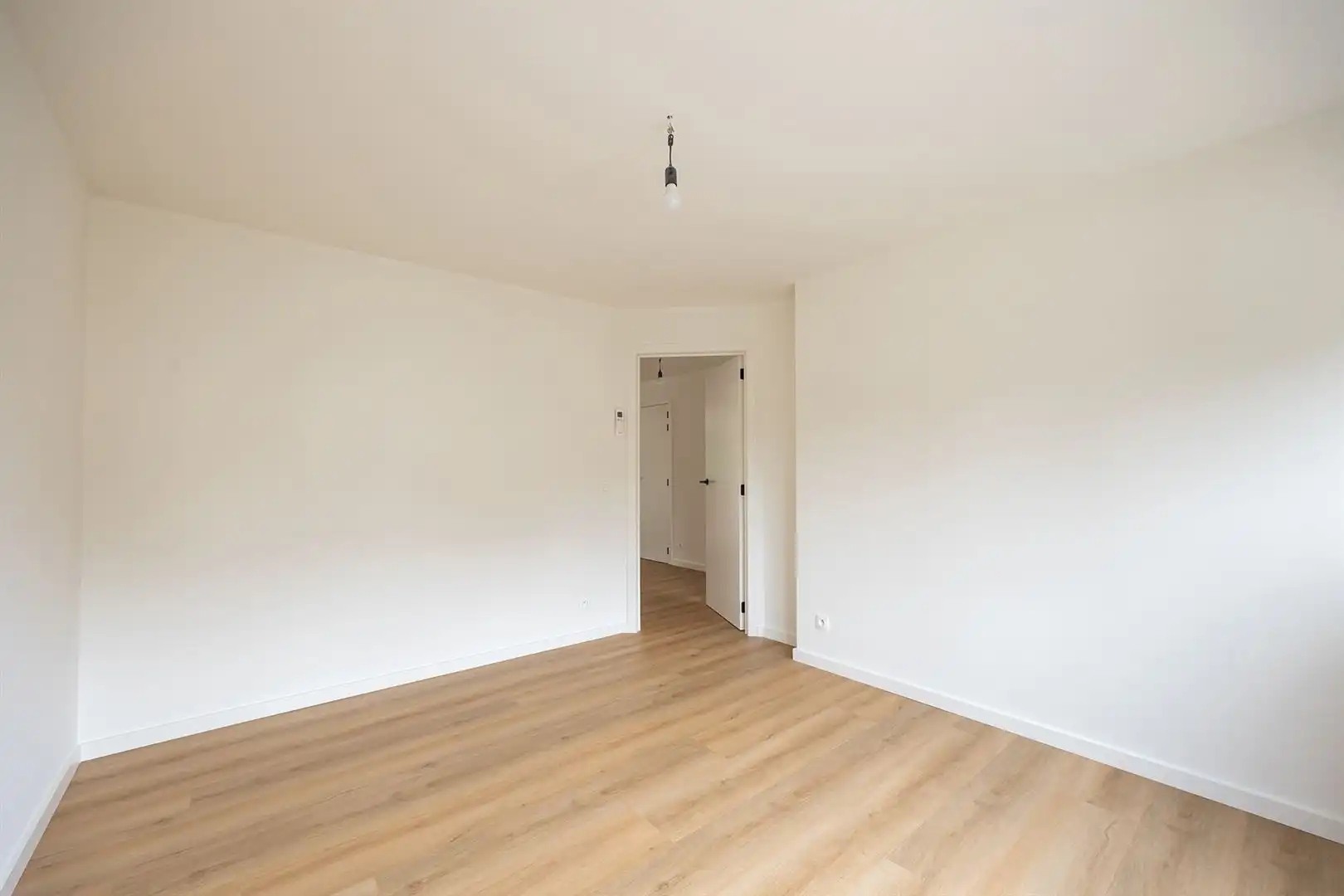 Gloednieuw gerenoveerd 2-slaapkamerappartement met groot terras foto 11