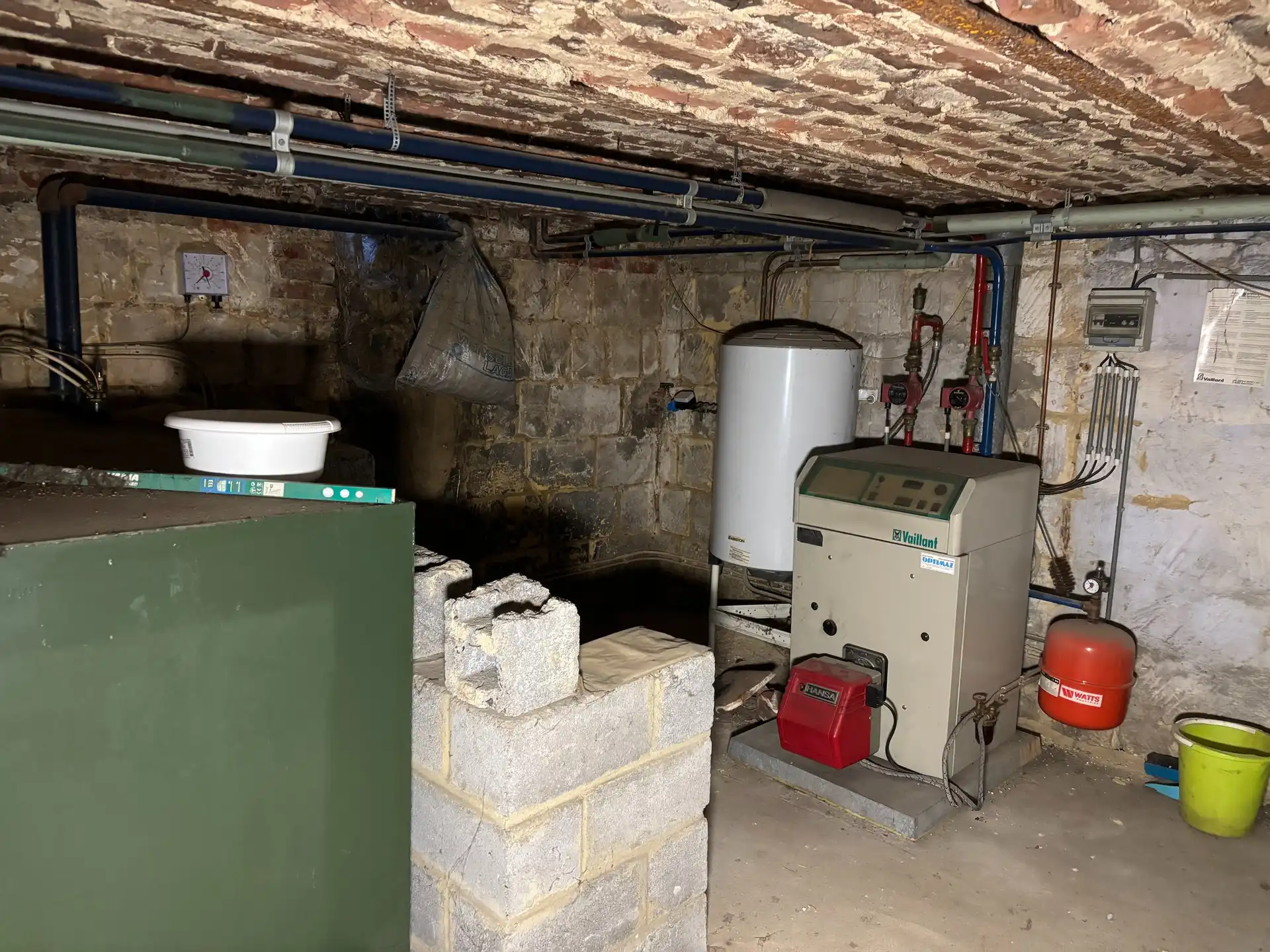 Landelijk gelegen renovatiewoning met prachtig uitzicht over de velden foto 6
