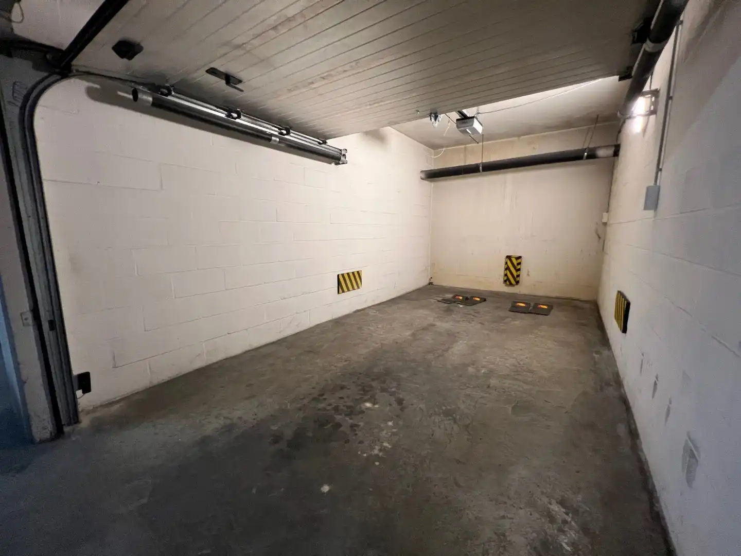 Gemakkelijk toegankelijke garagebox vlakbij het Albertplein. foto 3