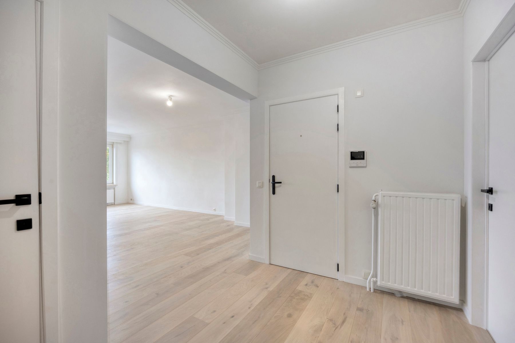 Luxueus gerenoveerd appartement met twee kamers en garage foto 7