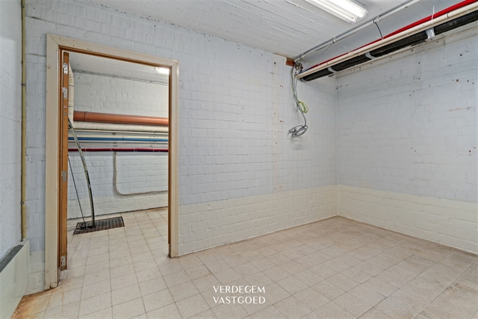 Handelspand van 216m² op uitstekende locatie foto 15