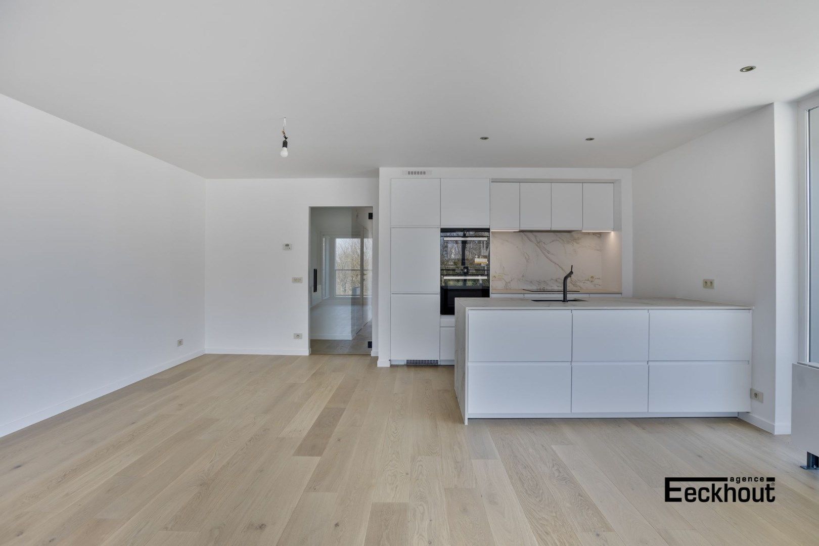 Luxe hoek-appartement met grote zonneterrassen rondom en vlakbij de zeedijk van Mariakerke! foto 6