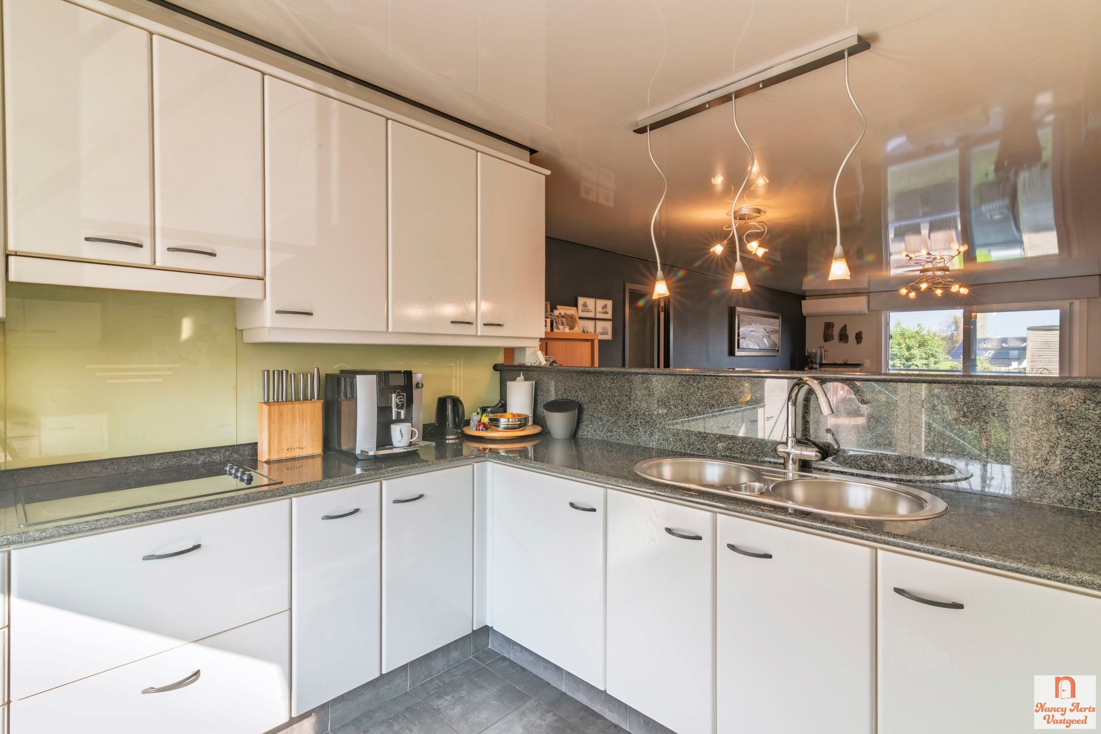 Ruim, stijlvol appartement met 3 slaapkamers foto 10