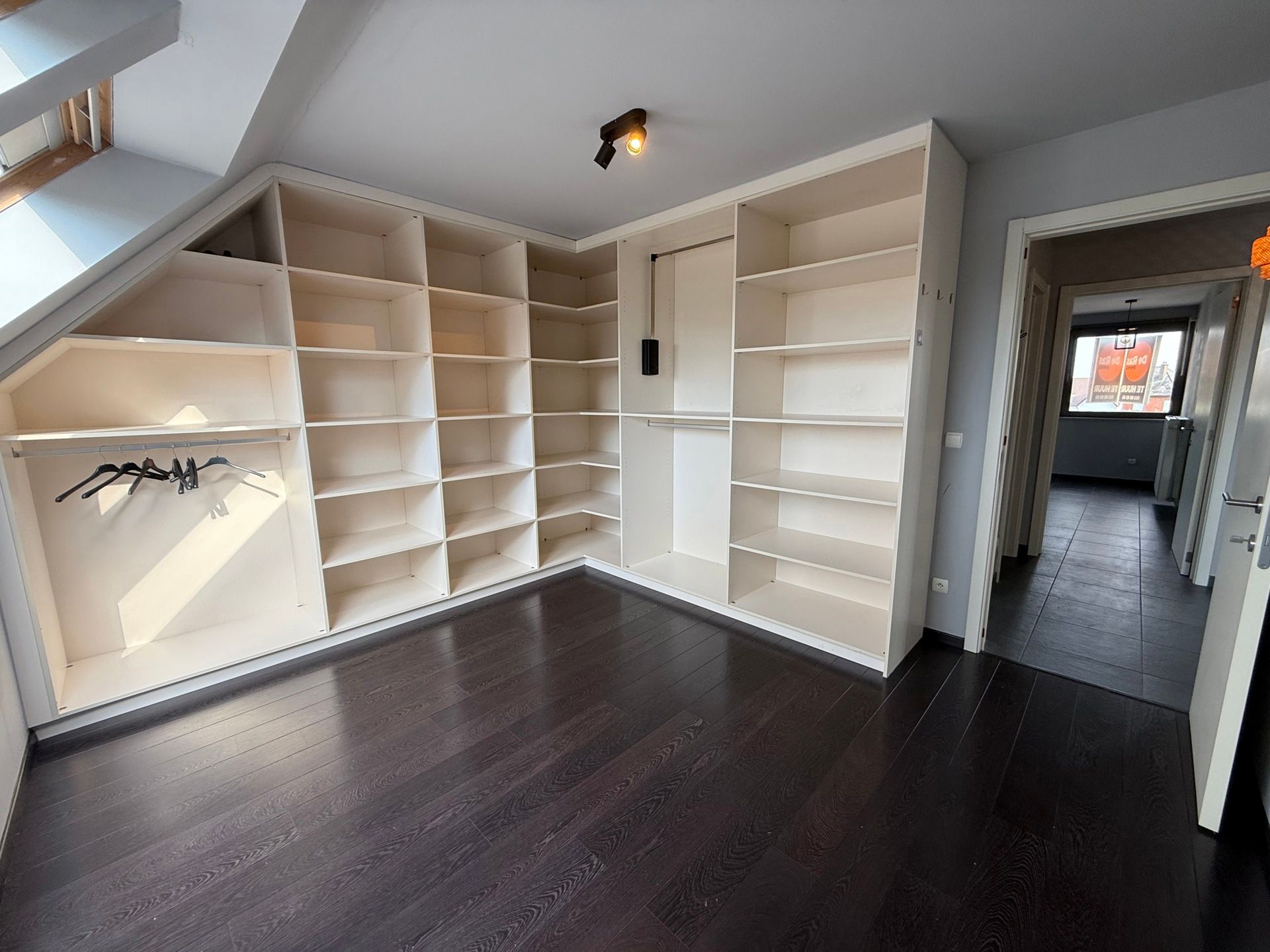 WICHELEN - Ruim duplexappartement vlakbij het station. foto 7