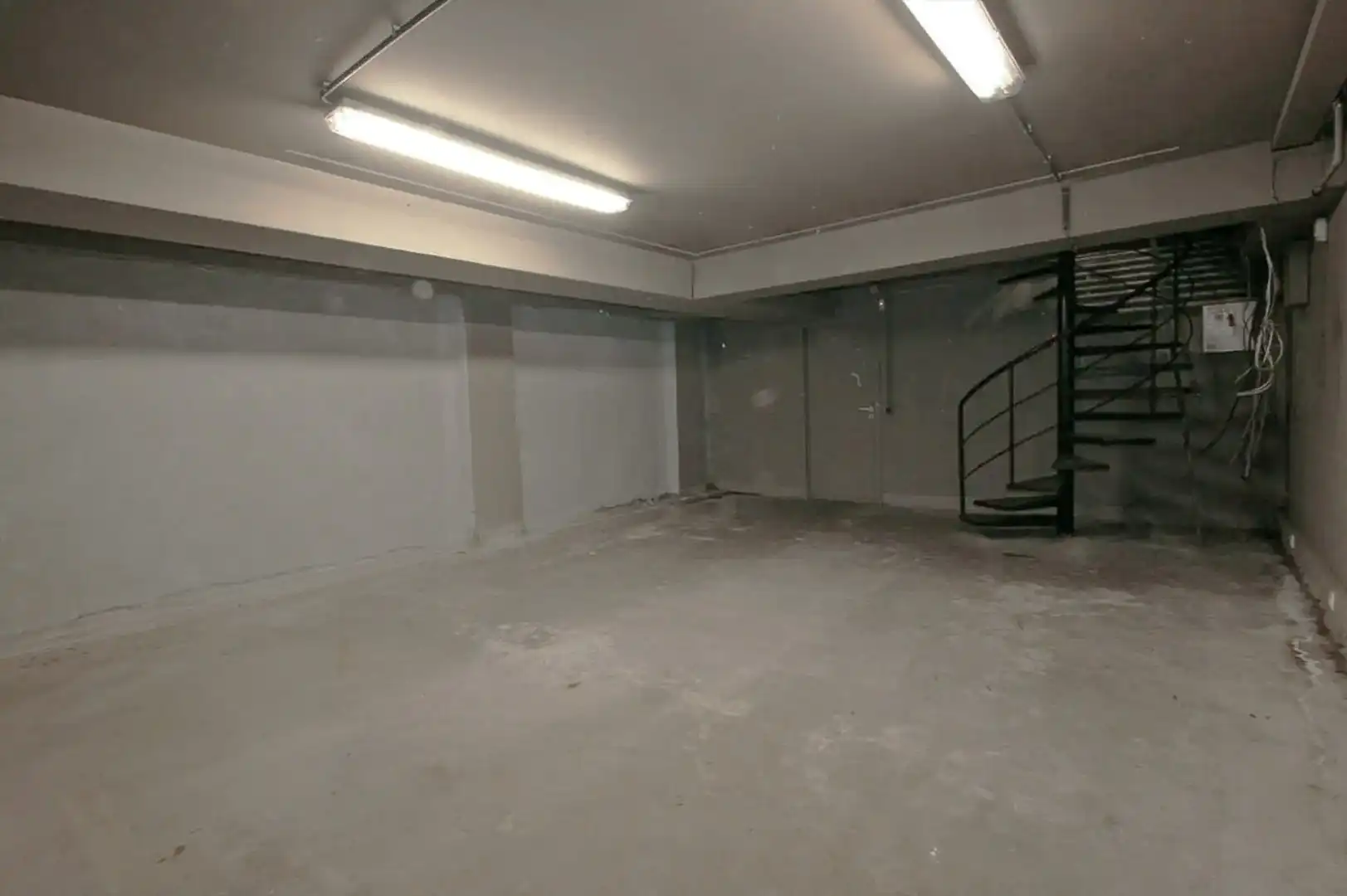 centraal gelegen handelspand Lippenslaan 248 te huur  foto 11