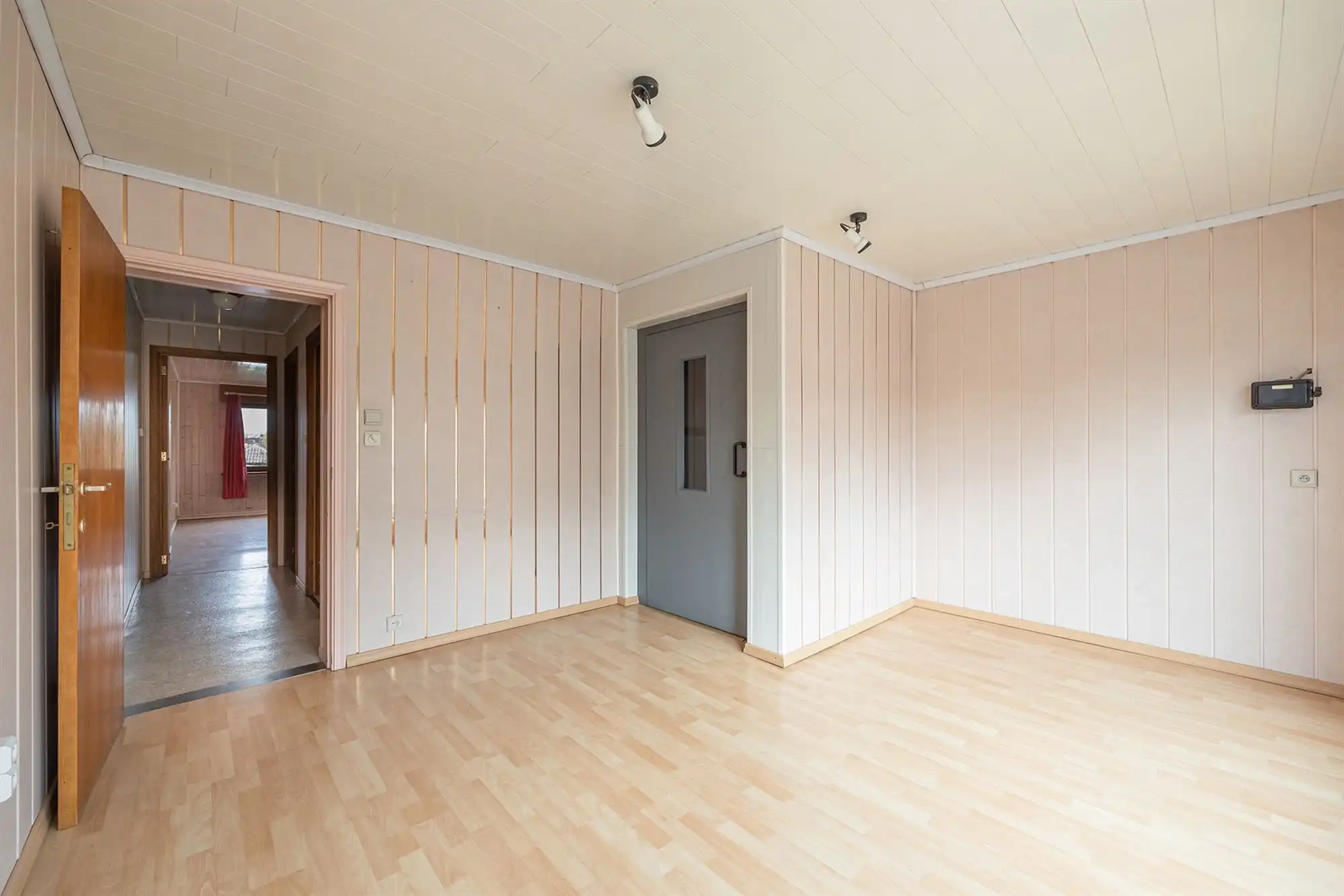 Gezinswoning met drie slaapkamers, garage en tuin foto 13