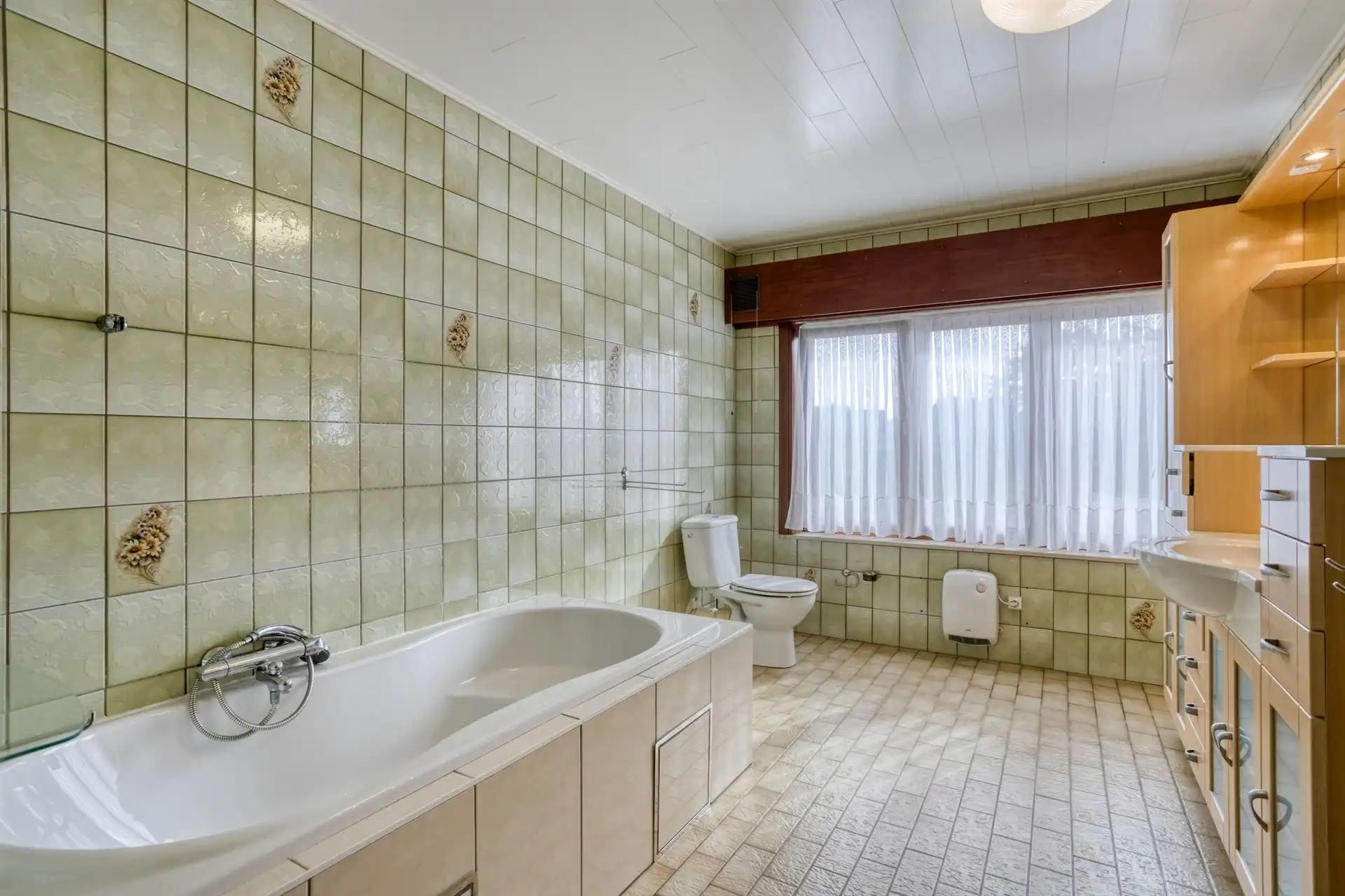 Ruime woning met zuidoostgerichte tuin in Merchtem foto 12