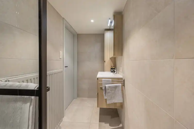 Smaakvol gerenoveerde woning met 3 slaapkamers en garage foto 15