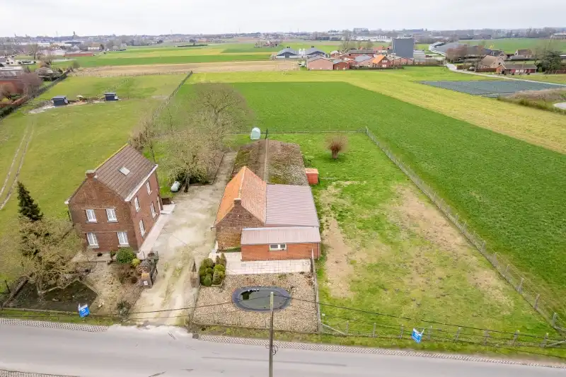 Landelijk gelegen eigendom op 3.070 m² met bijgebouw en weide foto 2
