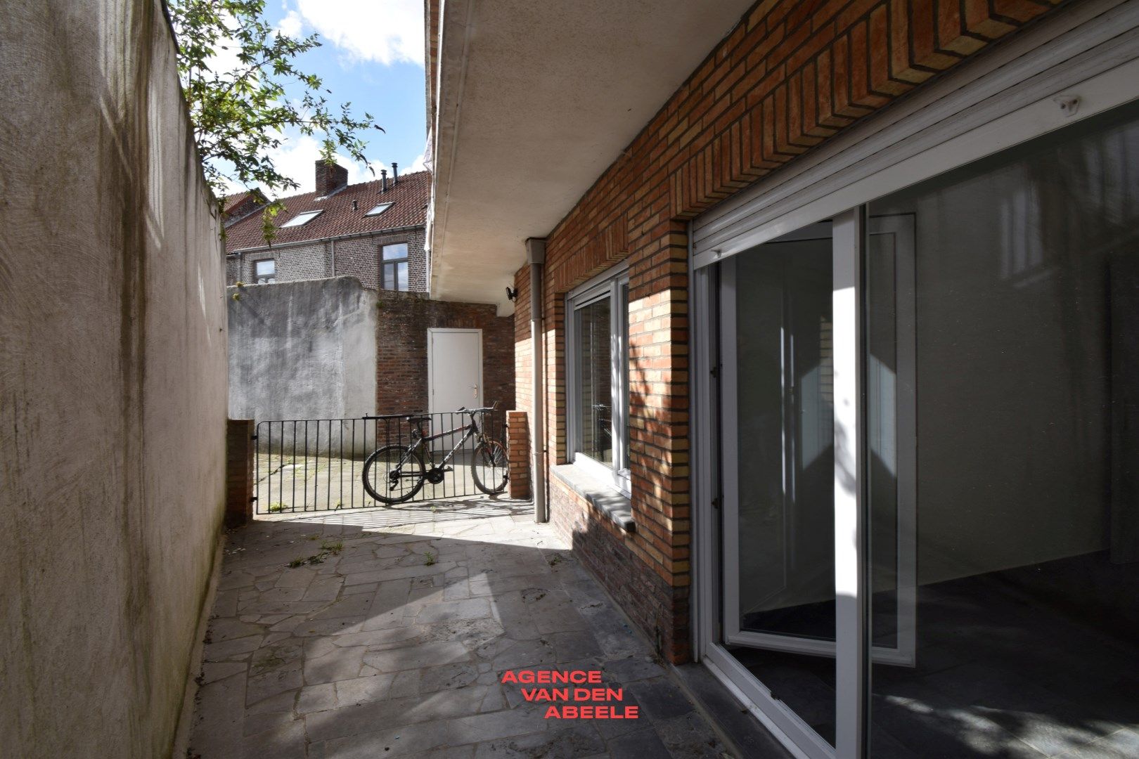 Charmant gelijkvloers appartement met garage foto 11