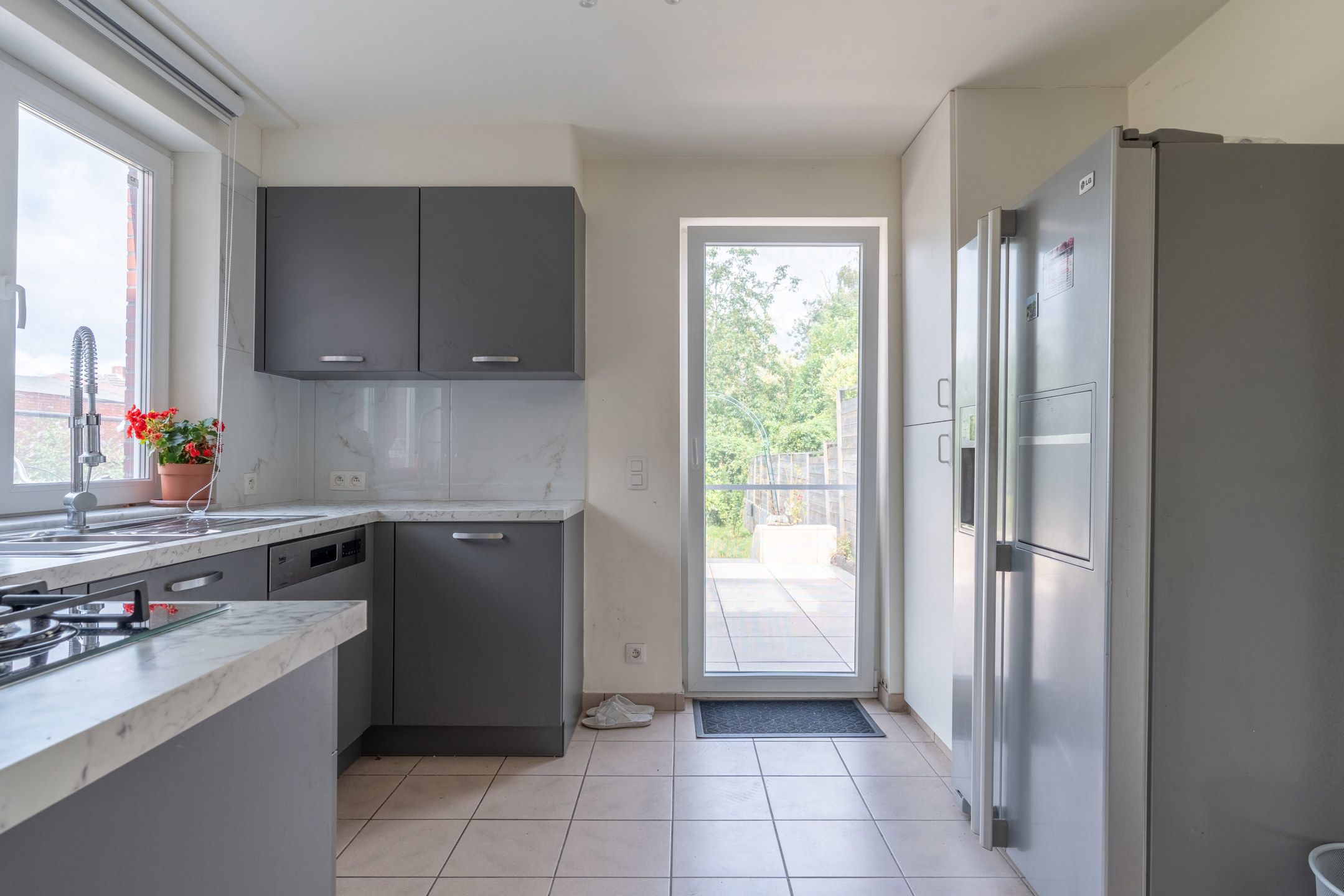 Volledig vernieuwde  woning/kantoor/handelspand met 5 slpks foto 33