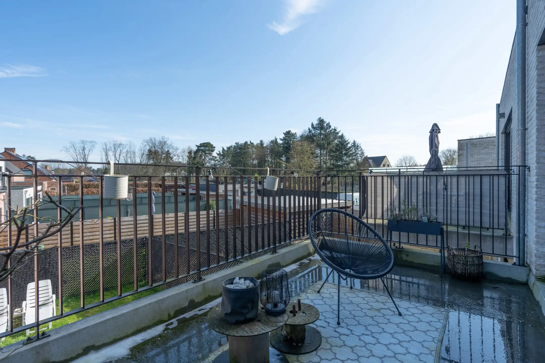 Modern 2-slaapkamer appartement met terras en staanplaats. foto 9