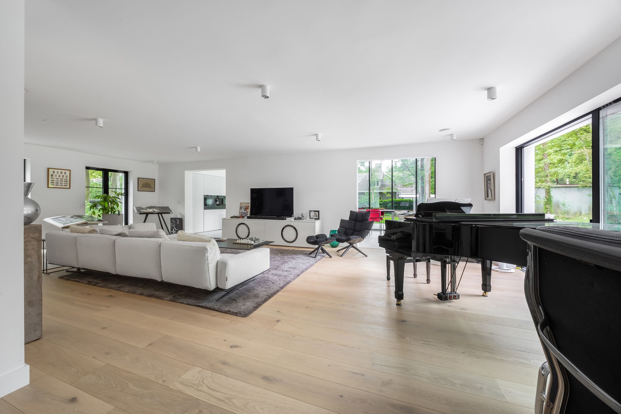 Luxe volledig gerenoveerde villa op een prachtig hoekperceel foto 5
