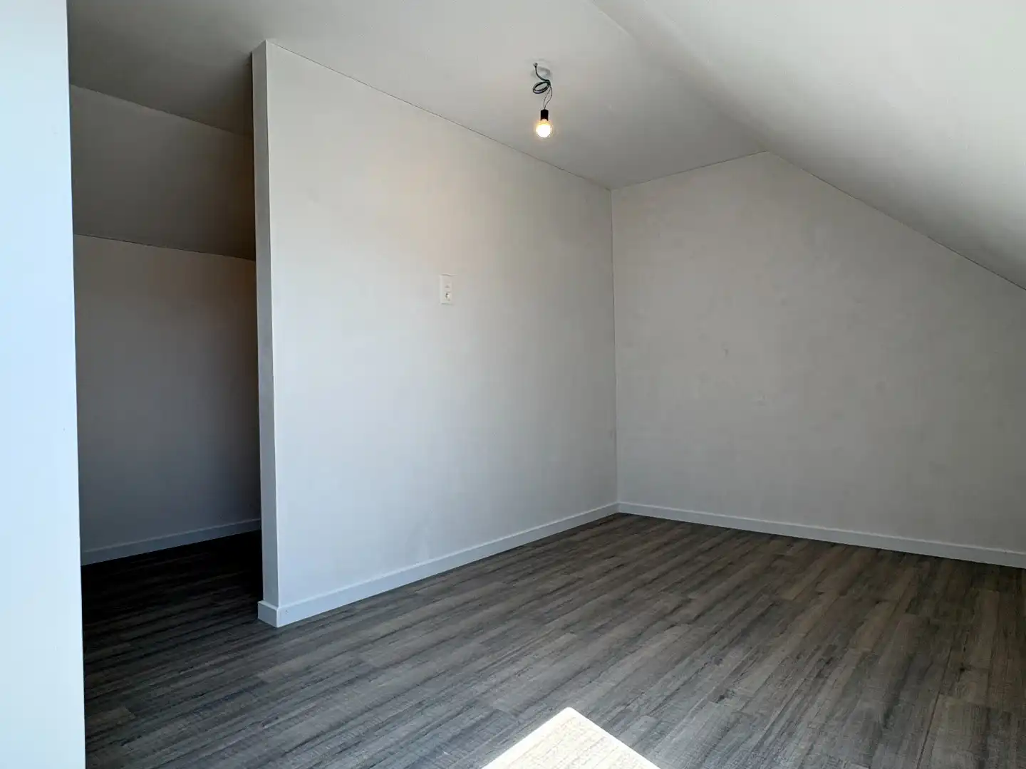 Instapklare woning te Kuurne met 3 slaapkamers, zijweg, oprit en zoveel meer! foto 17