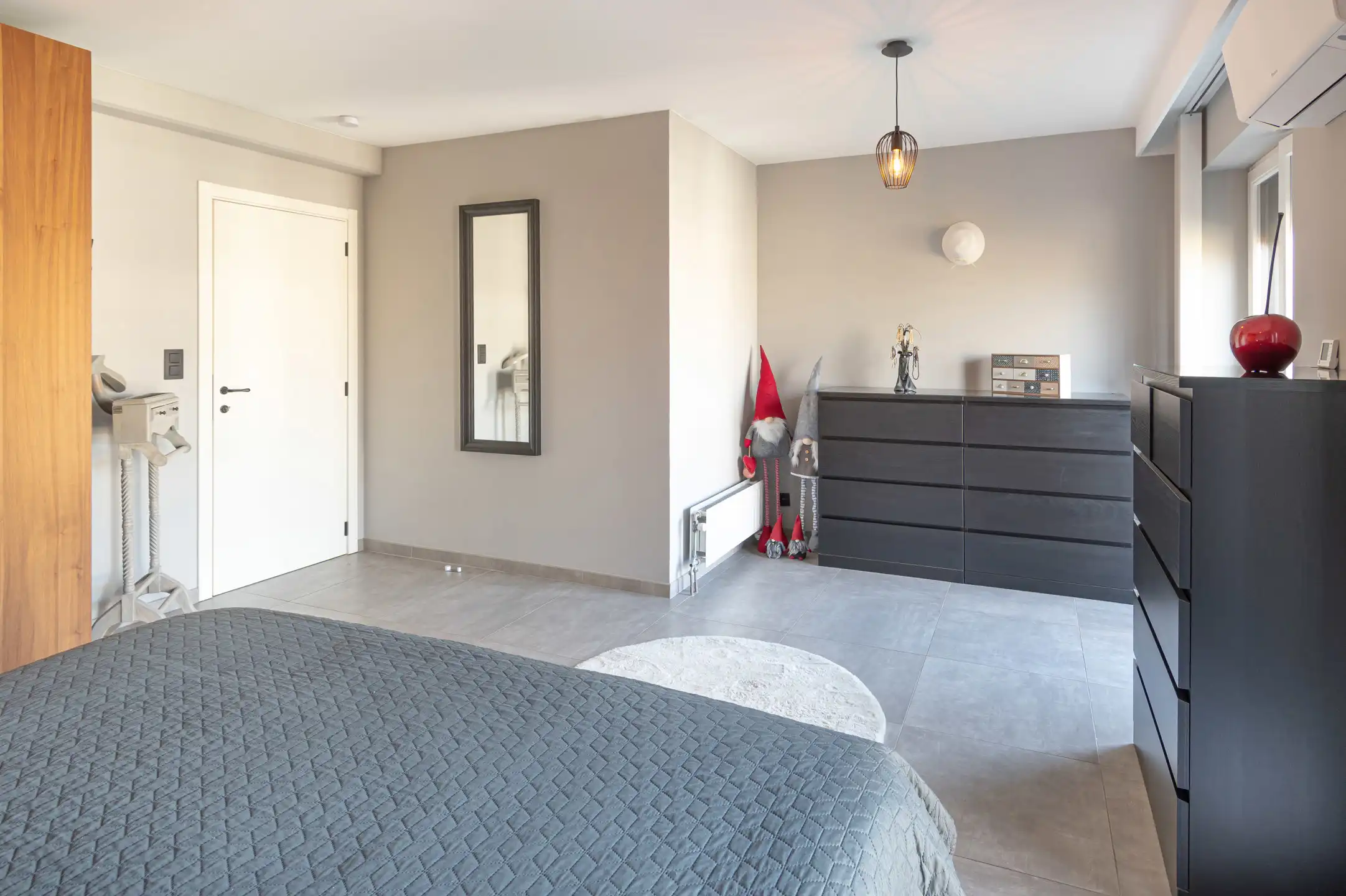 Lichtrijk appartement met terras en zicht op het water  foto 11