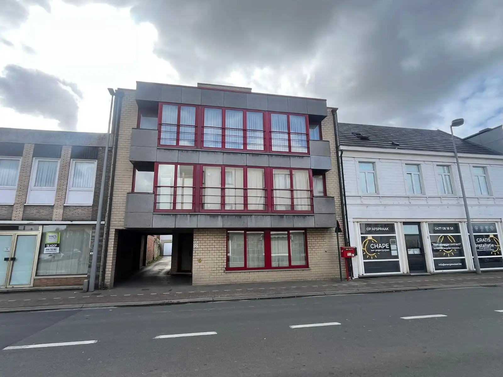 Opbrengsteigendom in Zulte met 6 appartementen, garages en staanplaats – volledig verhuurd foto {{pictureIndex}}