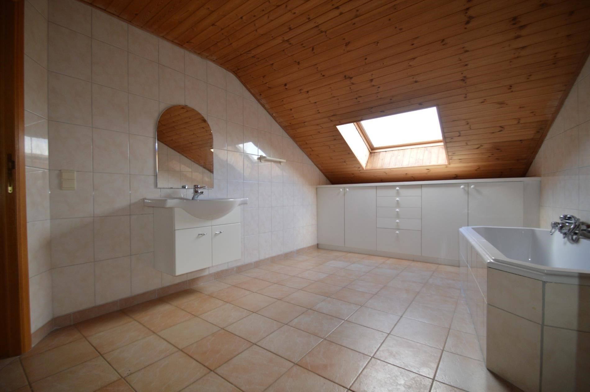 Woning in halfopen bebouwing met 3 slaapkamers, carport en tuin te Hoeselt foto 21
