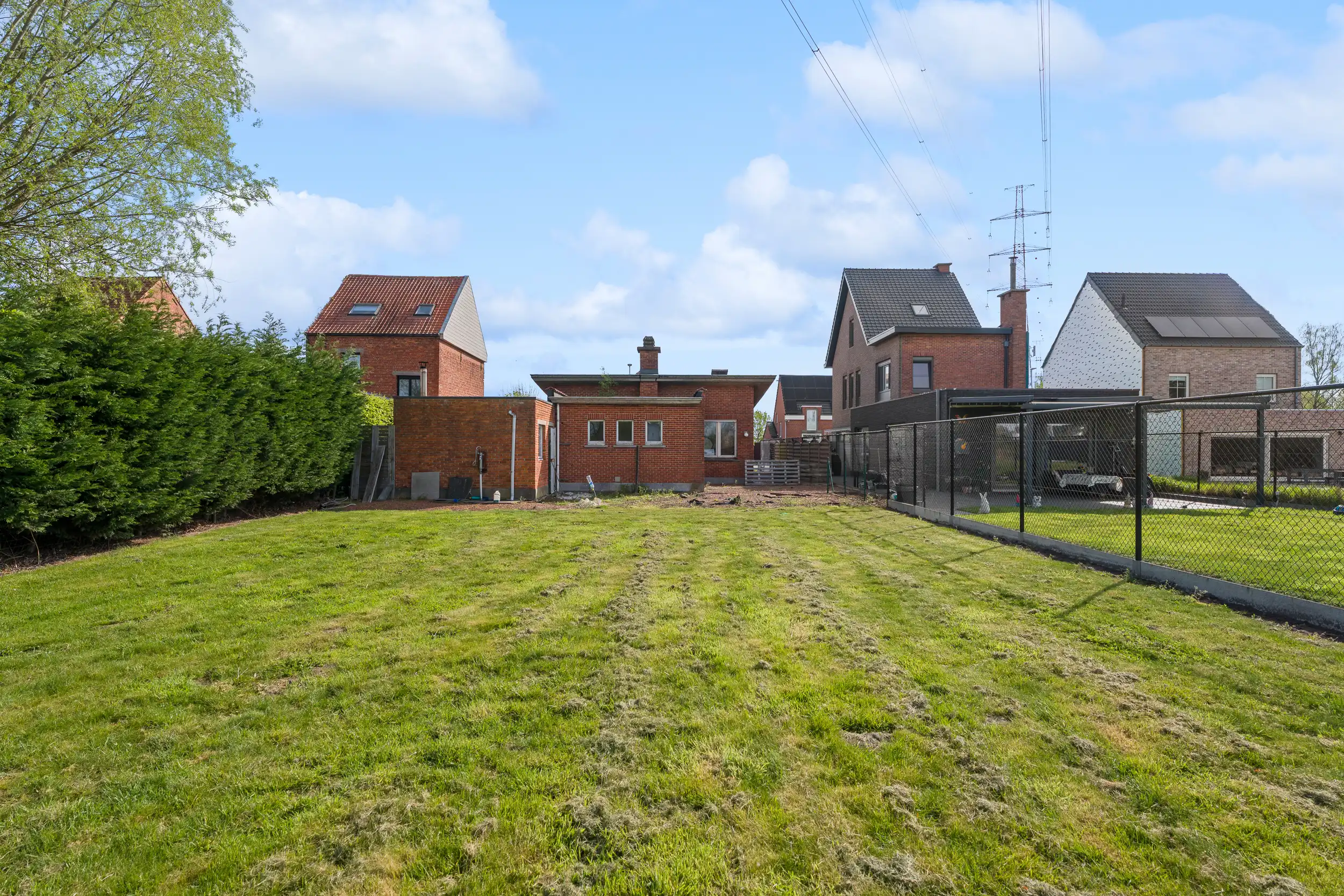 Karakteristieke, lichtrijke bungalow op groot perceel foto 11