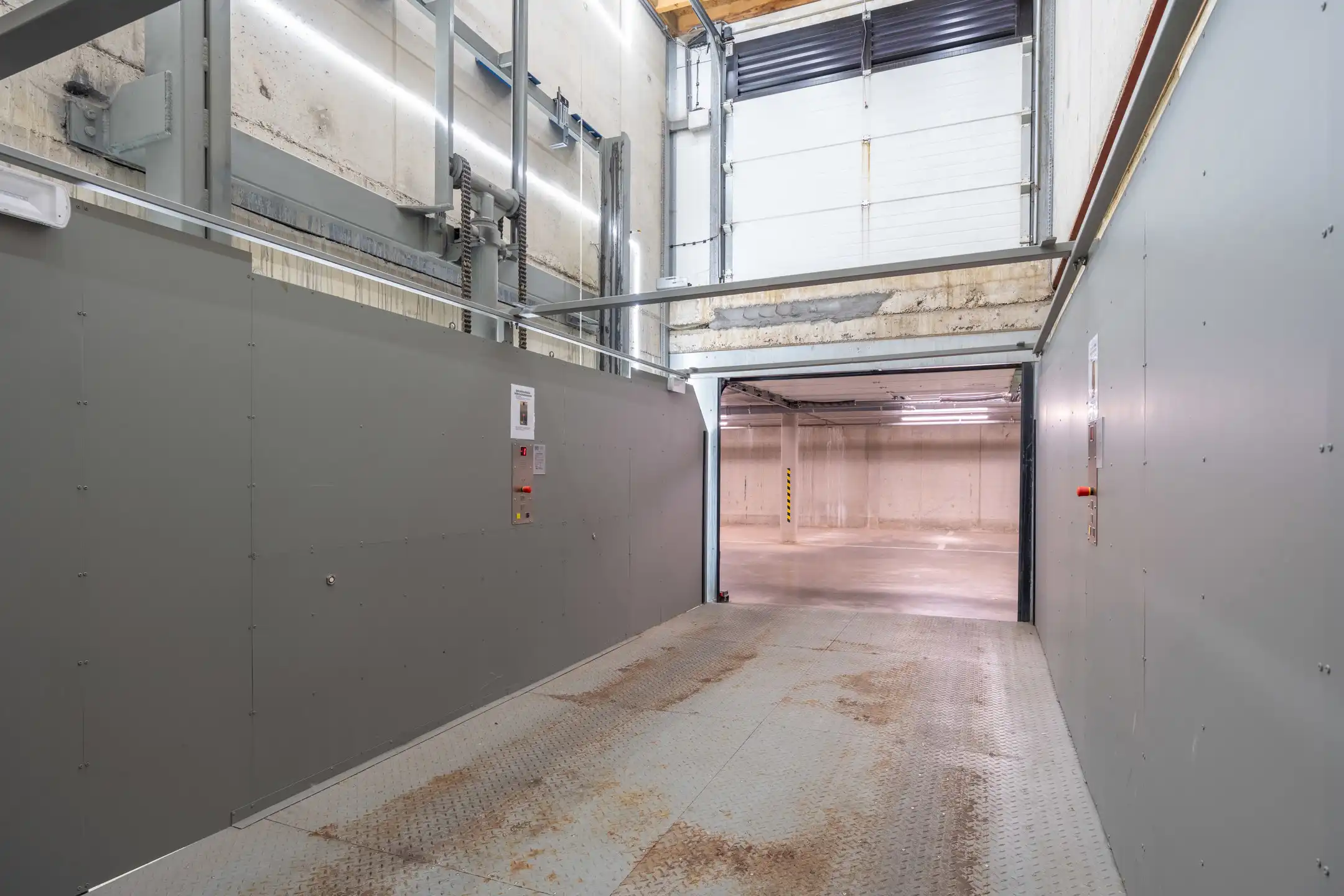 Zeer gunstig gelegen ondergrondse autostaanplaatsen te koop! foto 7