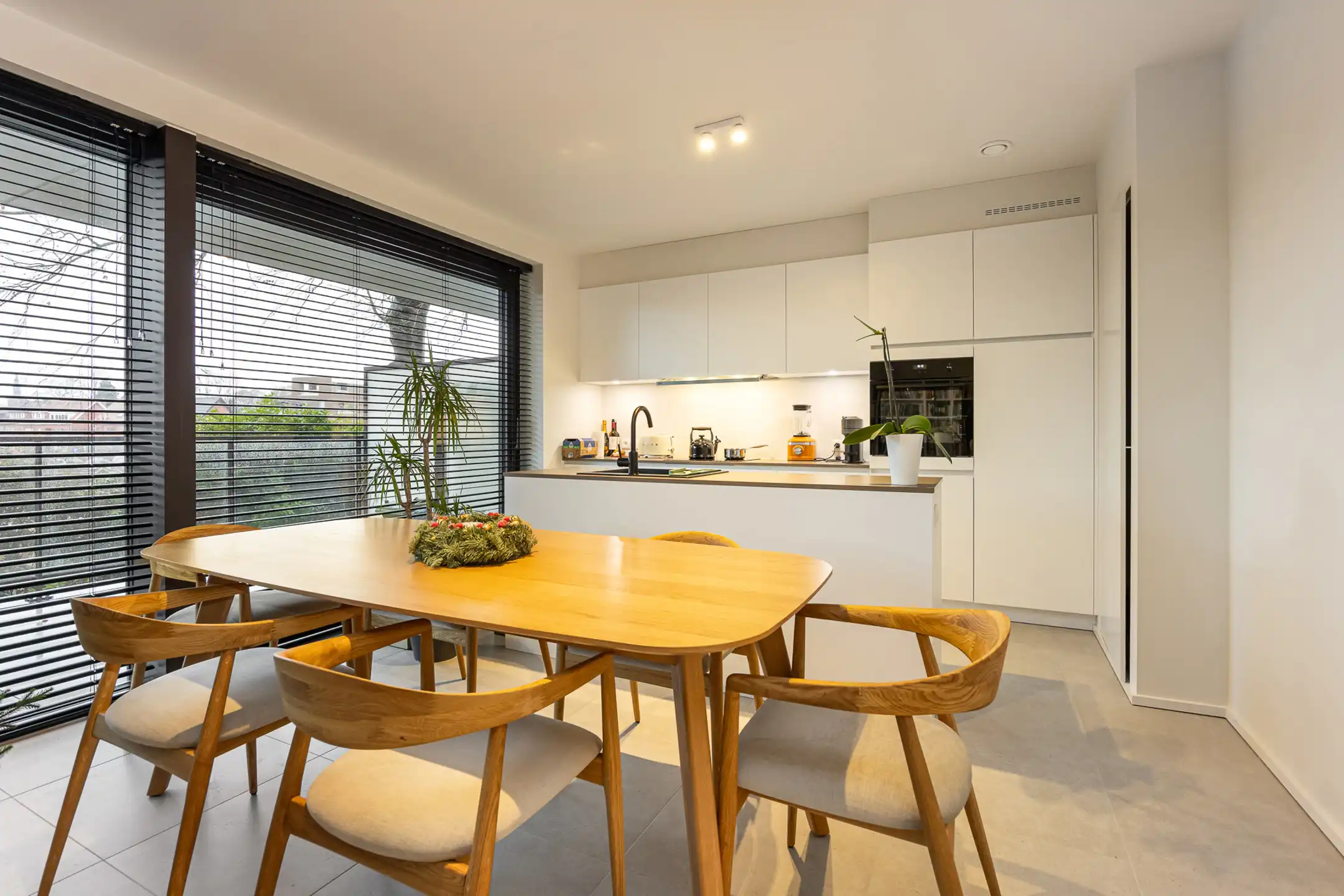 Nieuwbouw met terras van 50m2 inclusief autostaanplaats foto 4