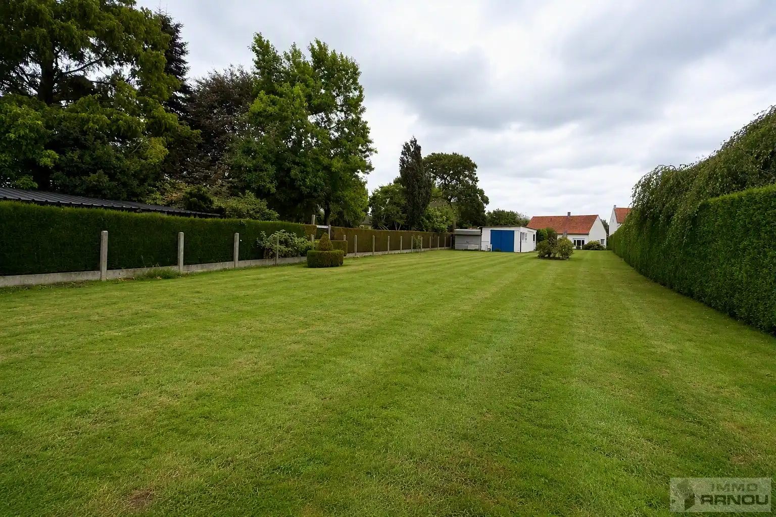 Gerenoveerde gezinswoning met grote tuin foto 13