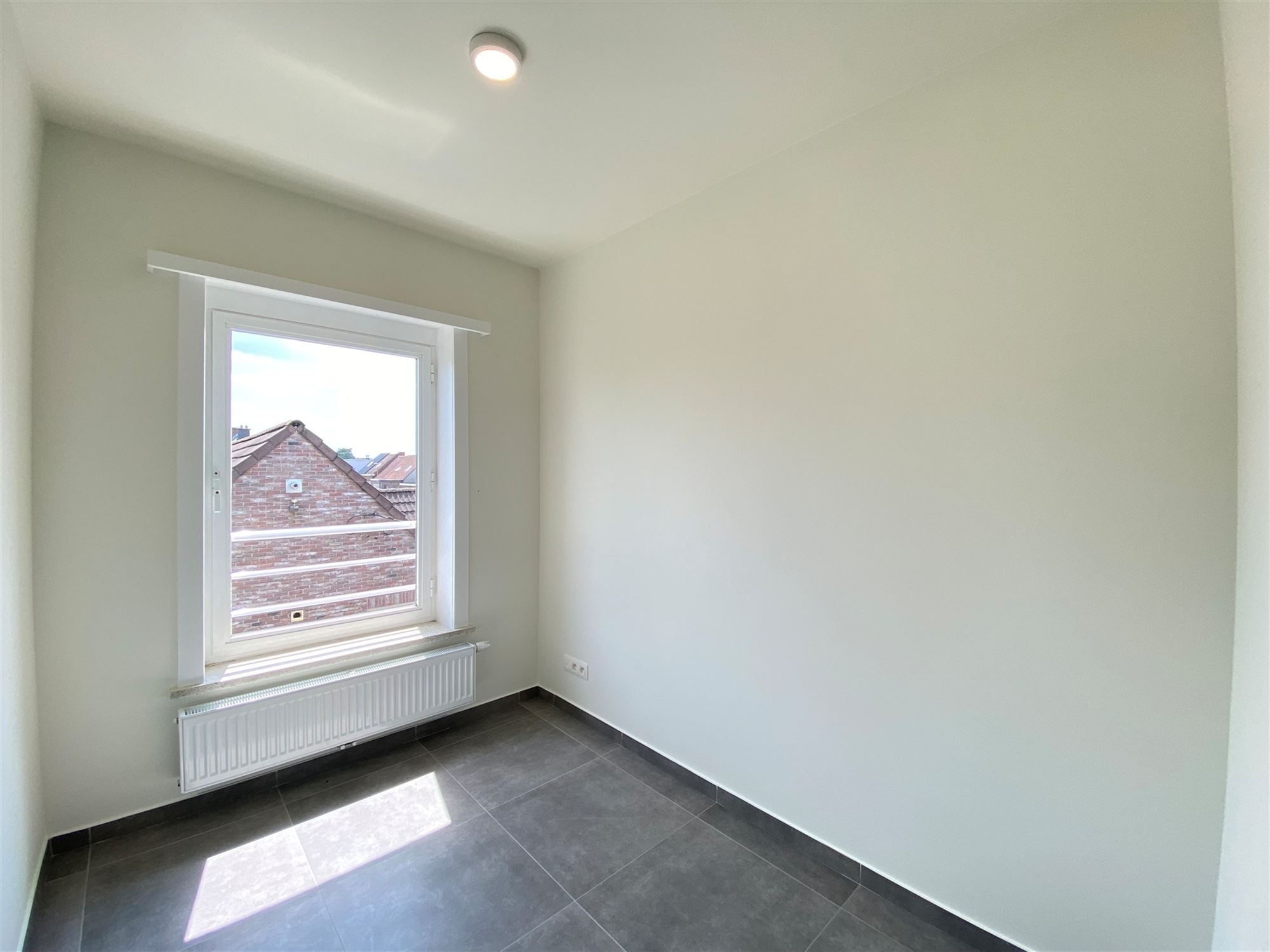 Gerenoveerd appartement met garagebox te Wondelgem  foto 17