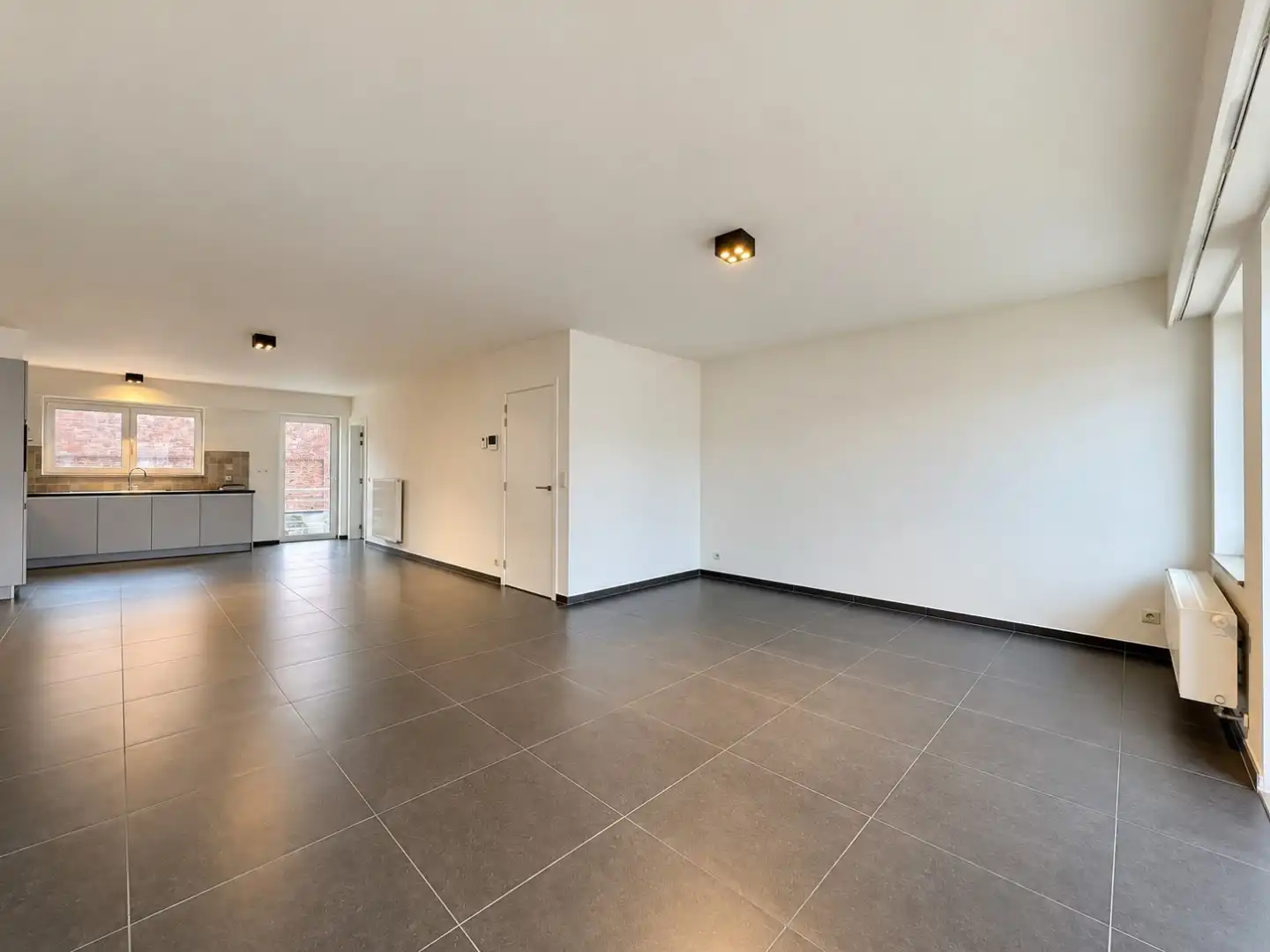 Ruim en instapklaar duplexappartement met 3 slaapkamers en garage in hartje Waarschoot foto 6