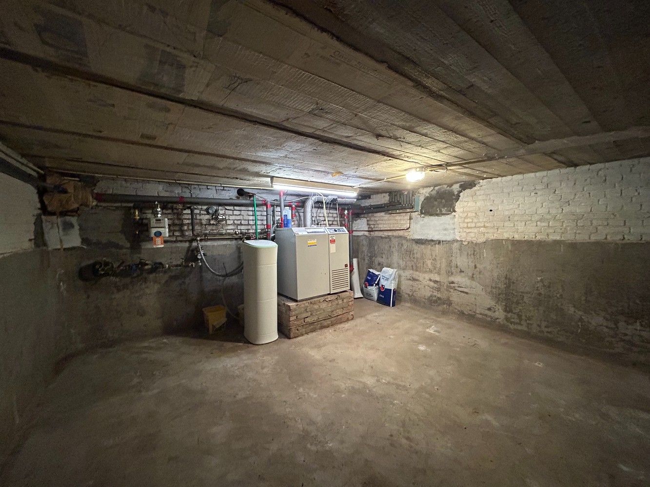 Ruime te renoveren woning met grote tuin en garage op gunstige locatie foto 17