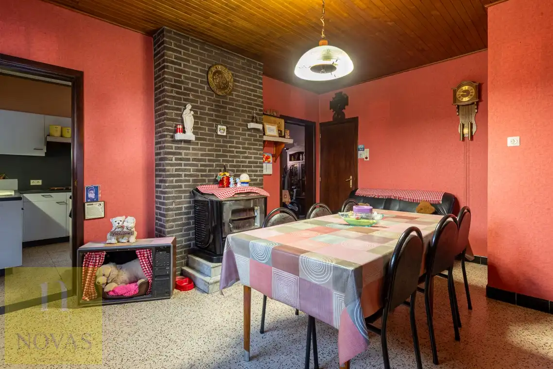 Landelijk gelegen woning op een perceel van 15 are, 23m straatbreedte foto 9