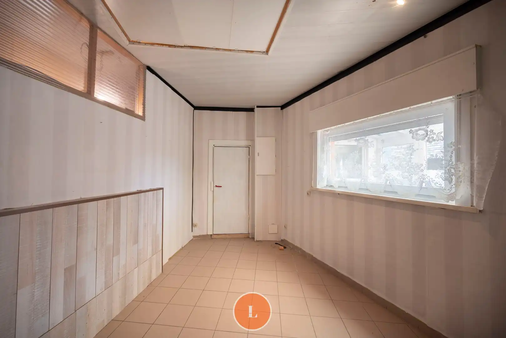 Te renoveren woning met 3 slaapkamers en garage in Menen. foto 9