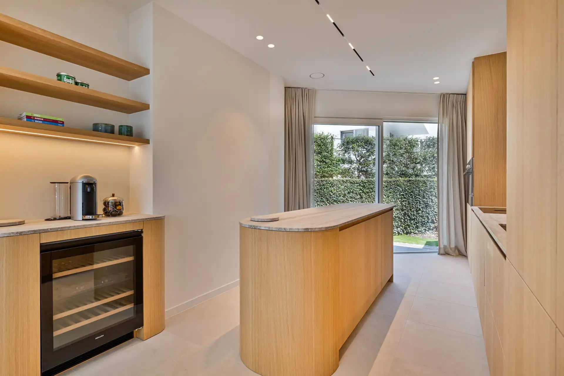 Exclusieve, volledig gerenoveerde hoekvilla met adembenemend zeezicht aan de Zeedijk. foto 15