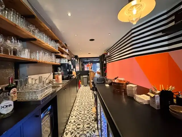 VERNIEUWDE HORECAZAAK op TOPLIGGING te KNOKKE foto 19
