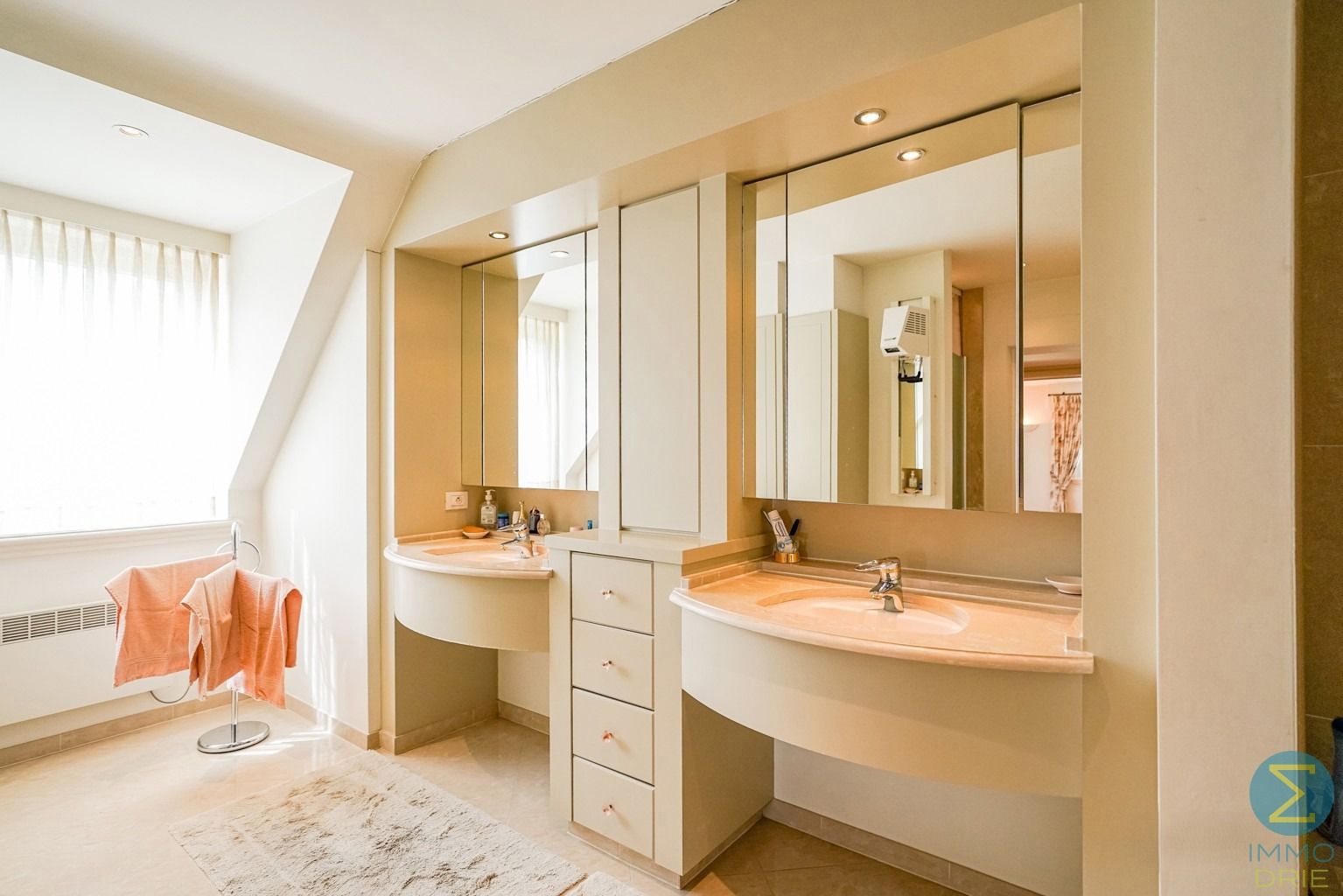 Exclusieve villa met bijgebouwen op 6.660m² grond foto 16