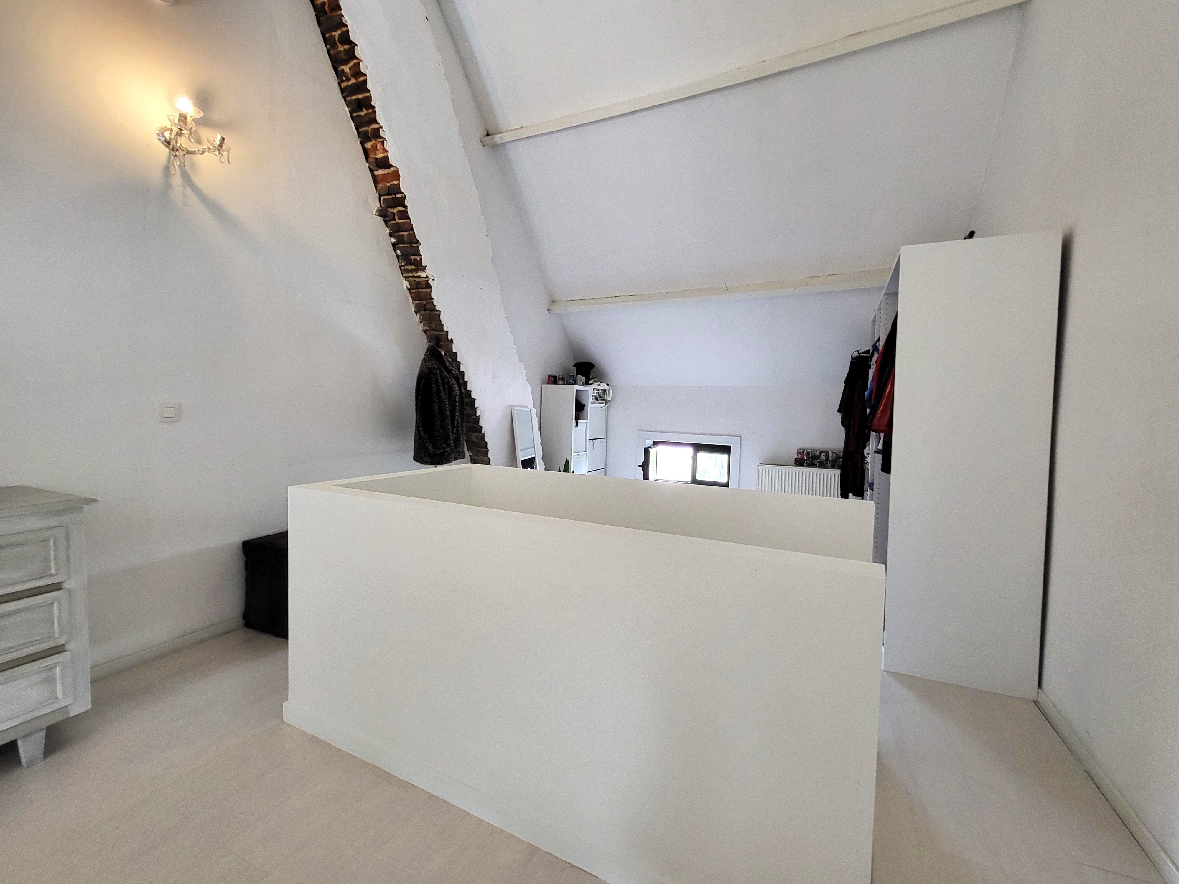 Prachtig gerenoveerde woning op wandelafstand van het centrum met zuidgerichte tuin.  foto 25