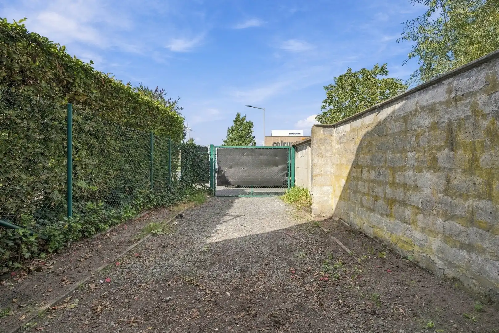 Te renoveren half open bebouwing met uitweg achteraan foto 15