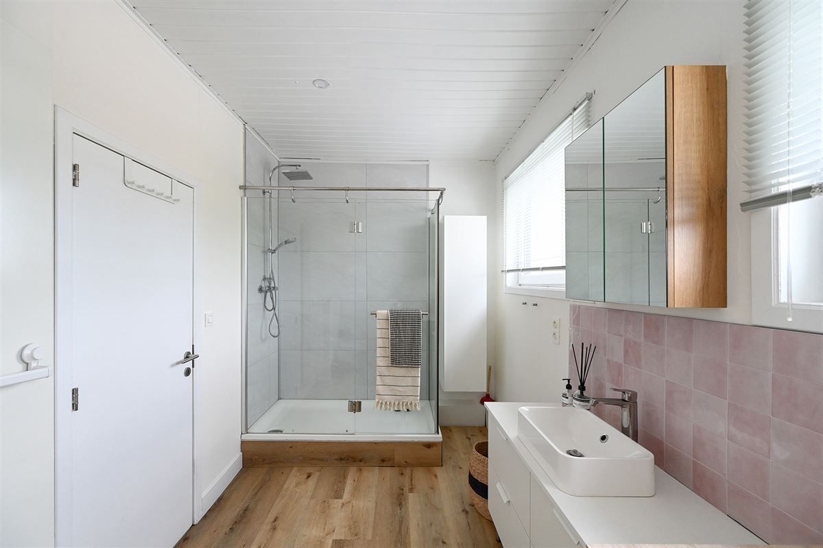 Supergezellige gerenoveerde woning met zij-ingang foto 13