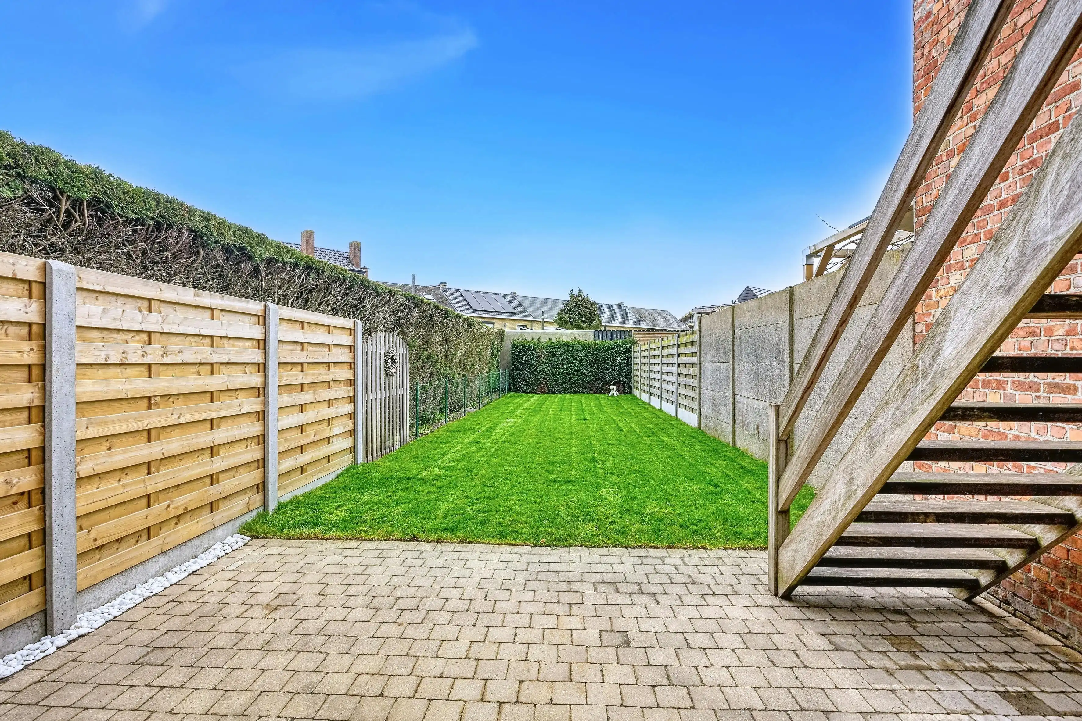 Instapklare bel-etage met 3 slaapkamers en zonnige tuin in hartje Eeklo foto 32