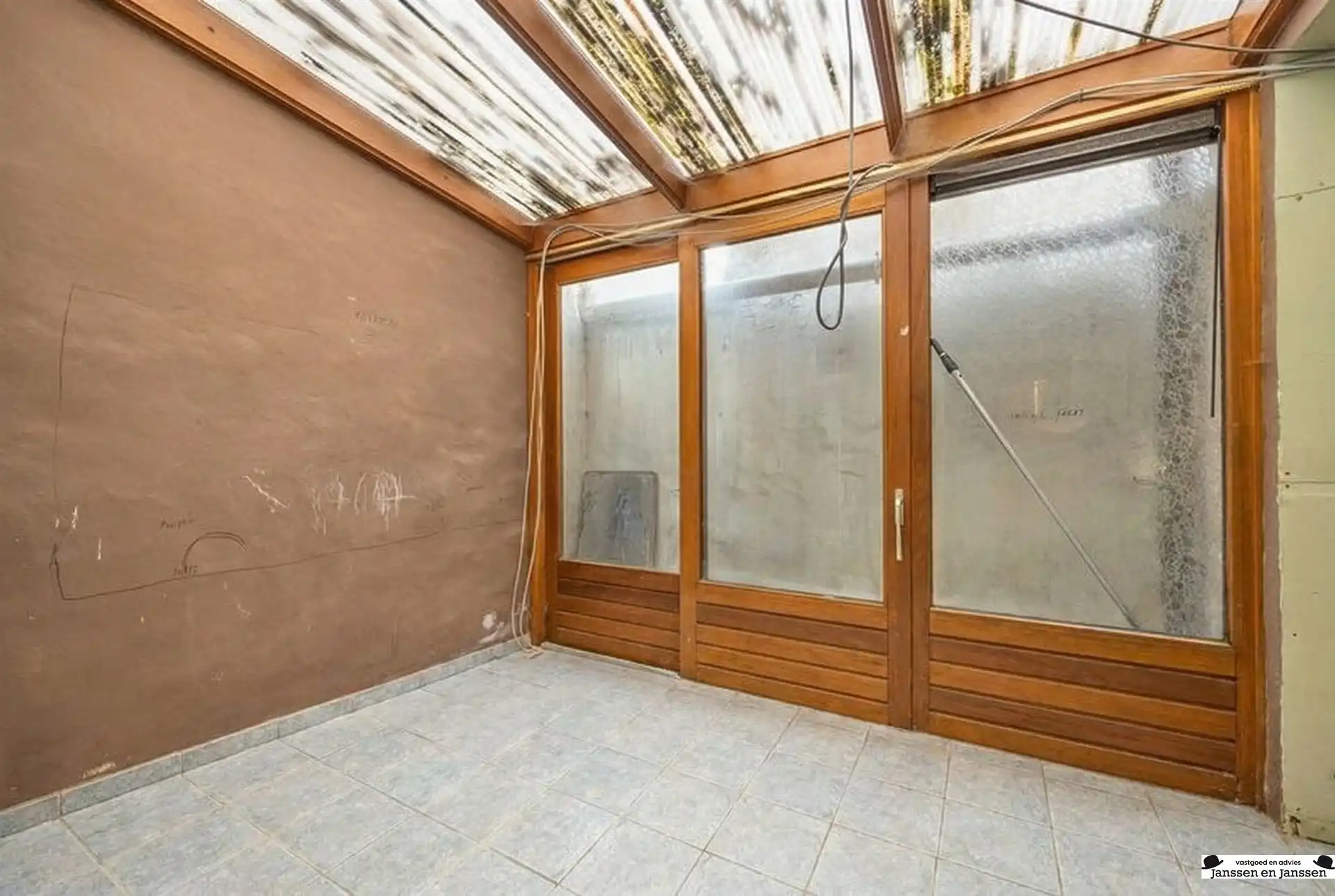 Deels gerenoveerd appartement in het centrum van Merksem! foto 12