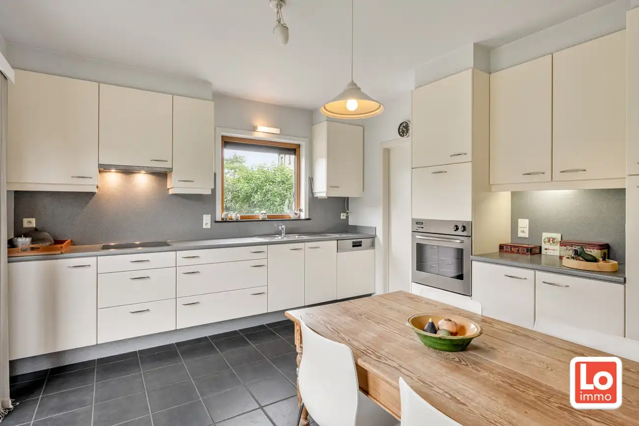 Instap klare open woning met inpandige garage en zonnige tuin op een toplocatie nabij het centrum van Lochristi! foto 12
