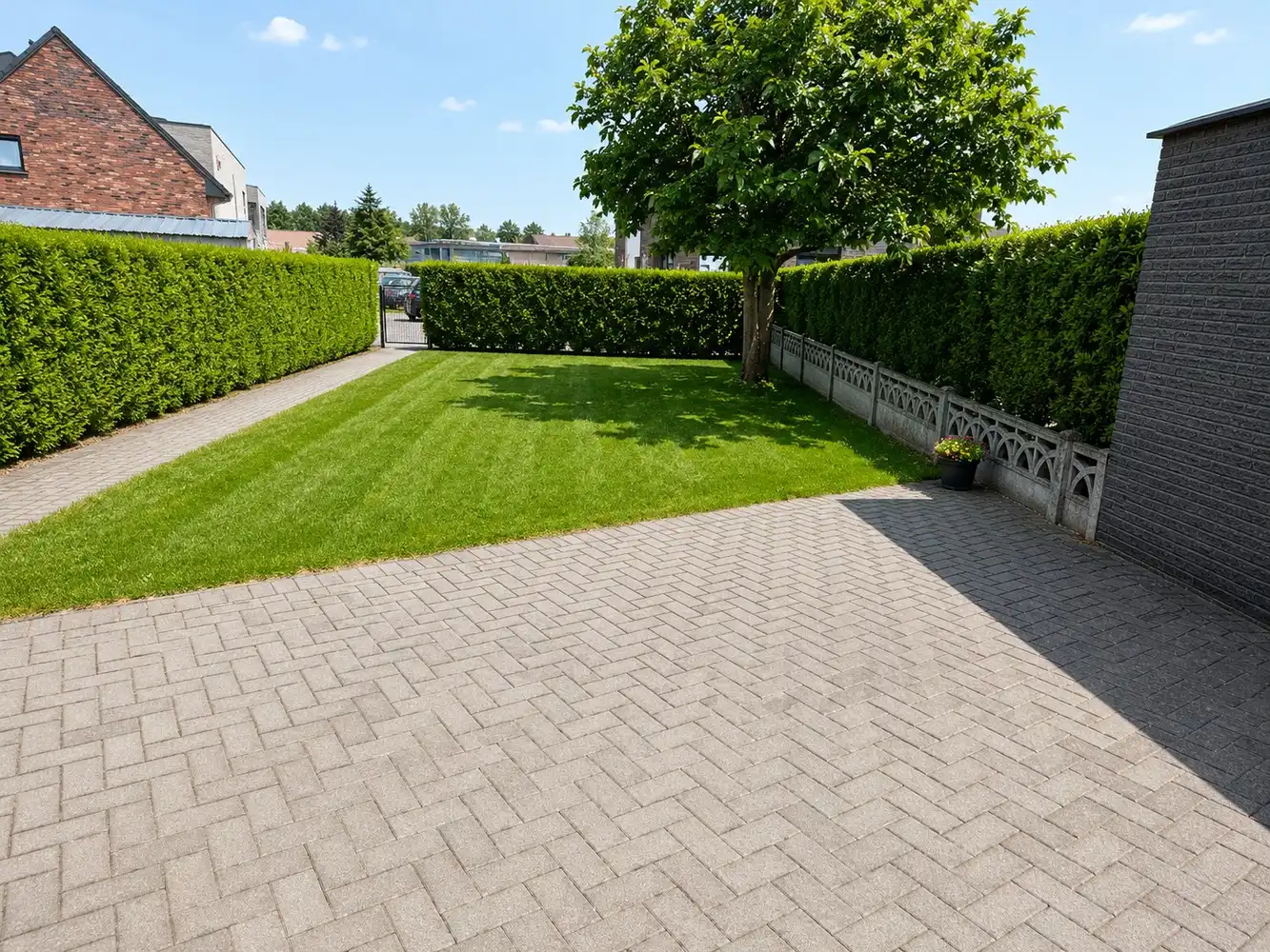Ruim gelijkvloers appartement met 2 slaapkamers en privatieve tuin in het hart van Wiemesmeer foto 9
