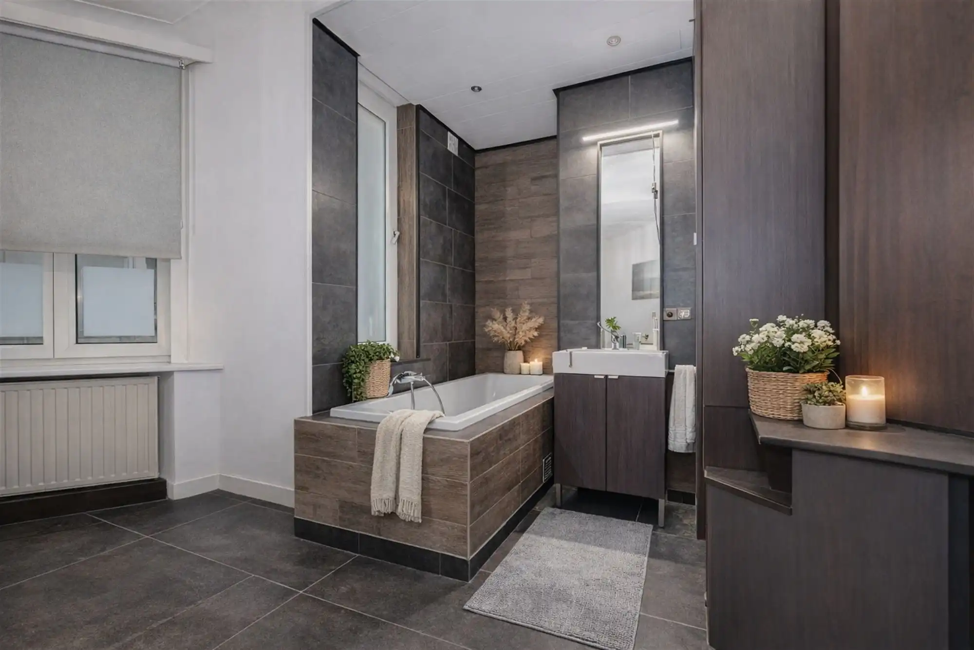 Perfect instapklaar appt met 2 slk + 2 badk vlakbij het Station foto 9