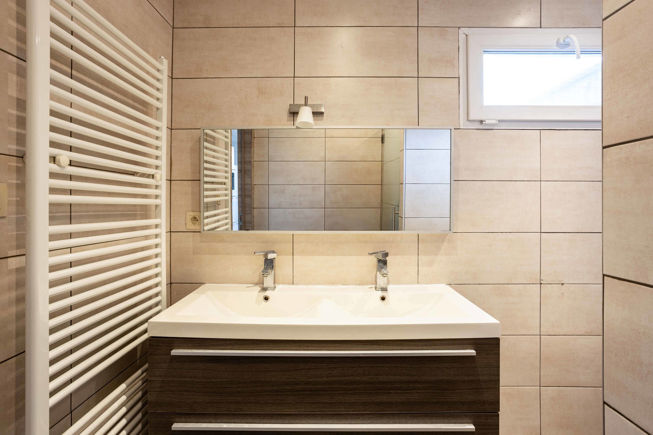 Gerenoveerde woning met 3 slaapkamers en terras. foto 10