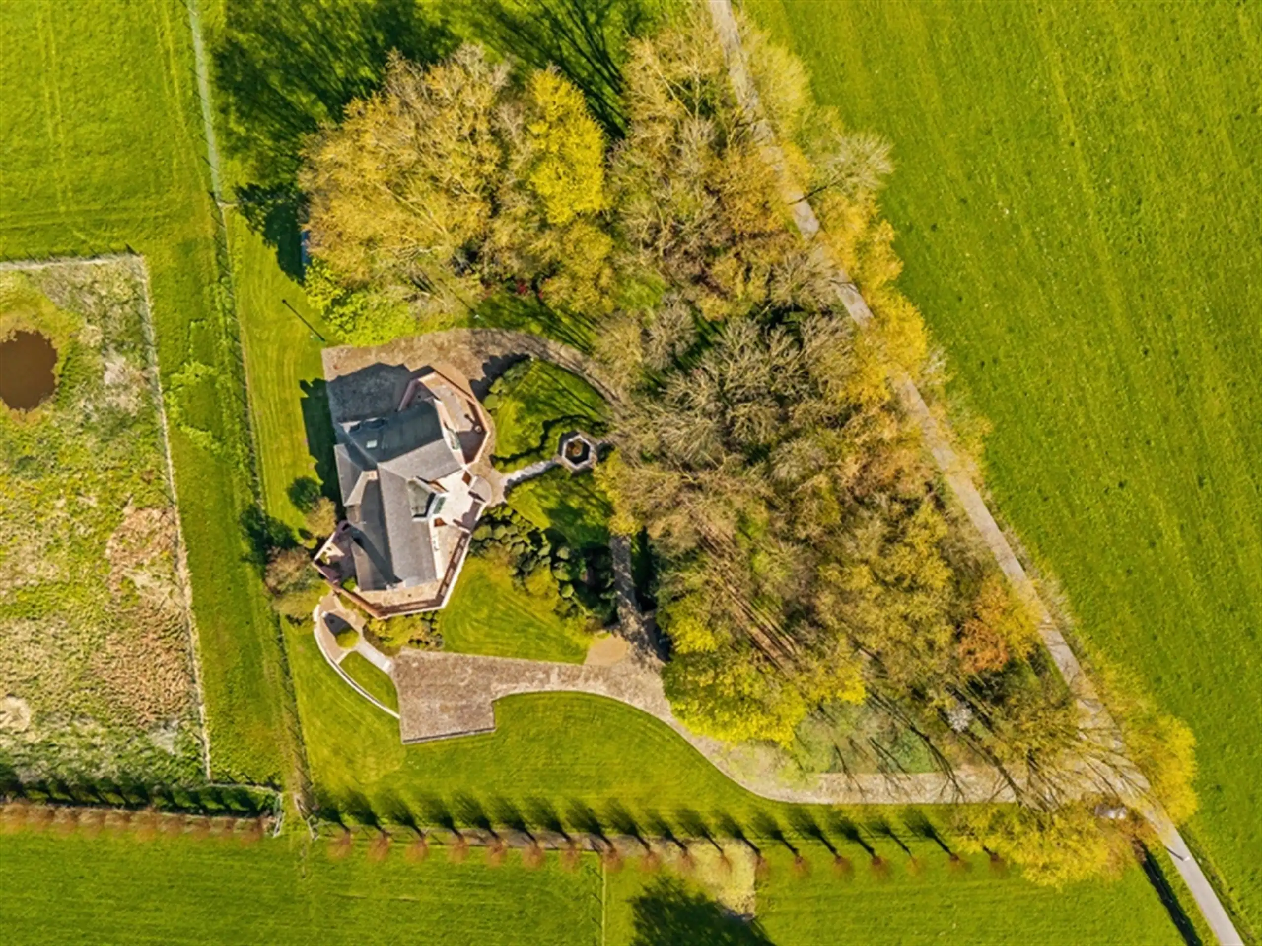  Indrukwekkende eigendom op uniek perceel van 7.542 m² foto 5