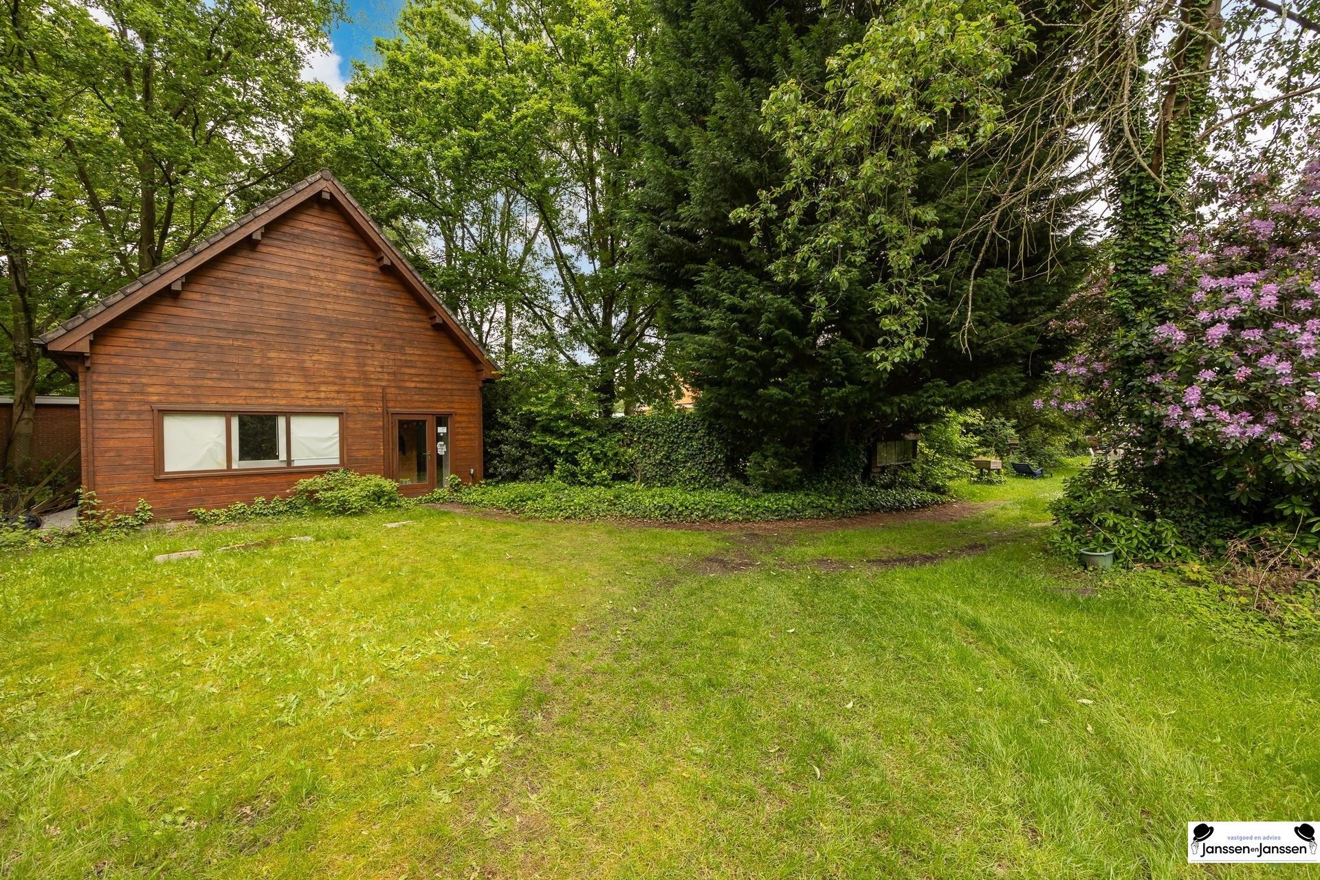 Klassieke, charmante vrijstaande villa, rustig gelegen in het geliefde Vriesdonk op ca. 1266m² foto 26