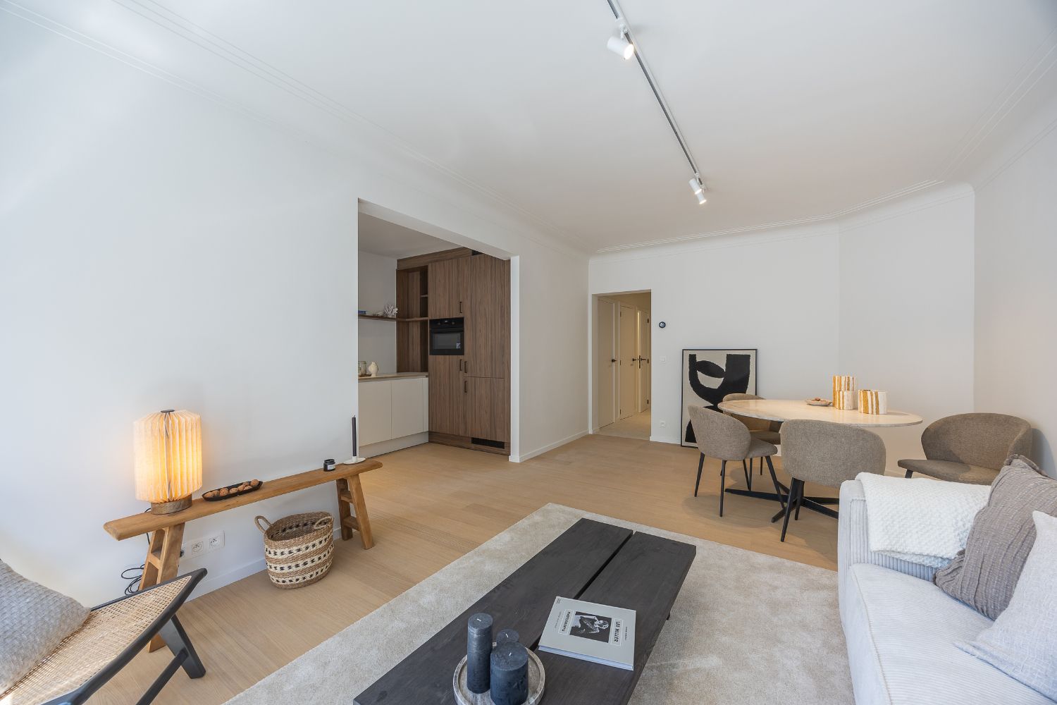 Gerenoveerd twee slaapkamer appartement in centrum Oostende foto 4