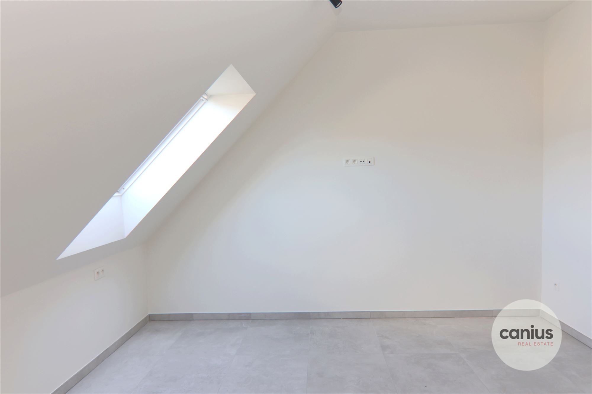 RUSTIG GELEGEN WONING MET 4 SLKS NABIJ HET STADSCENRUM foto 12