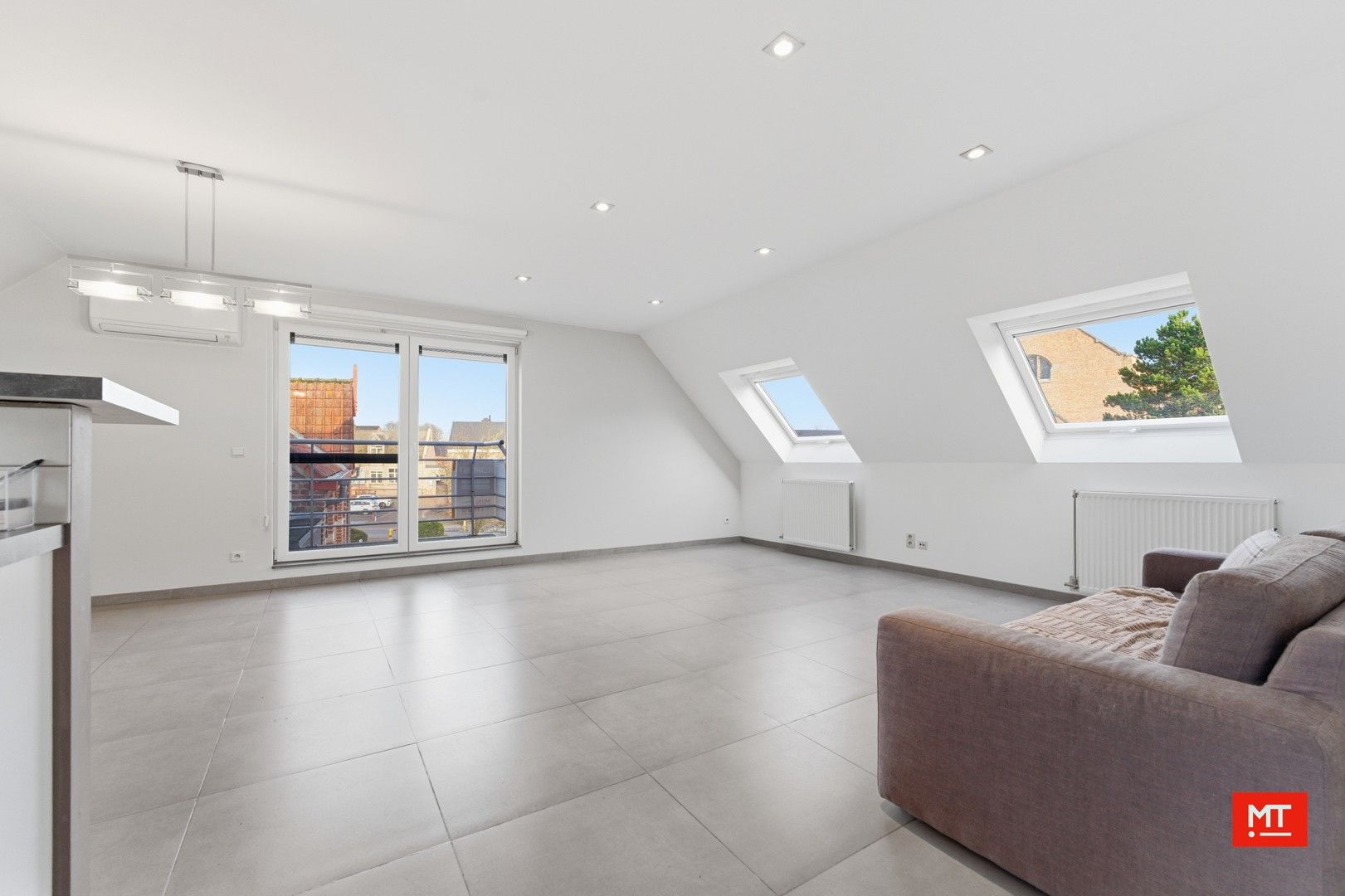 Instapklaar 2-slaapkamerappartement met groot terras en garage in het centrum van Zonnebeke foto 4