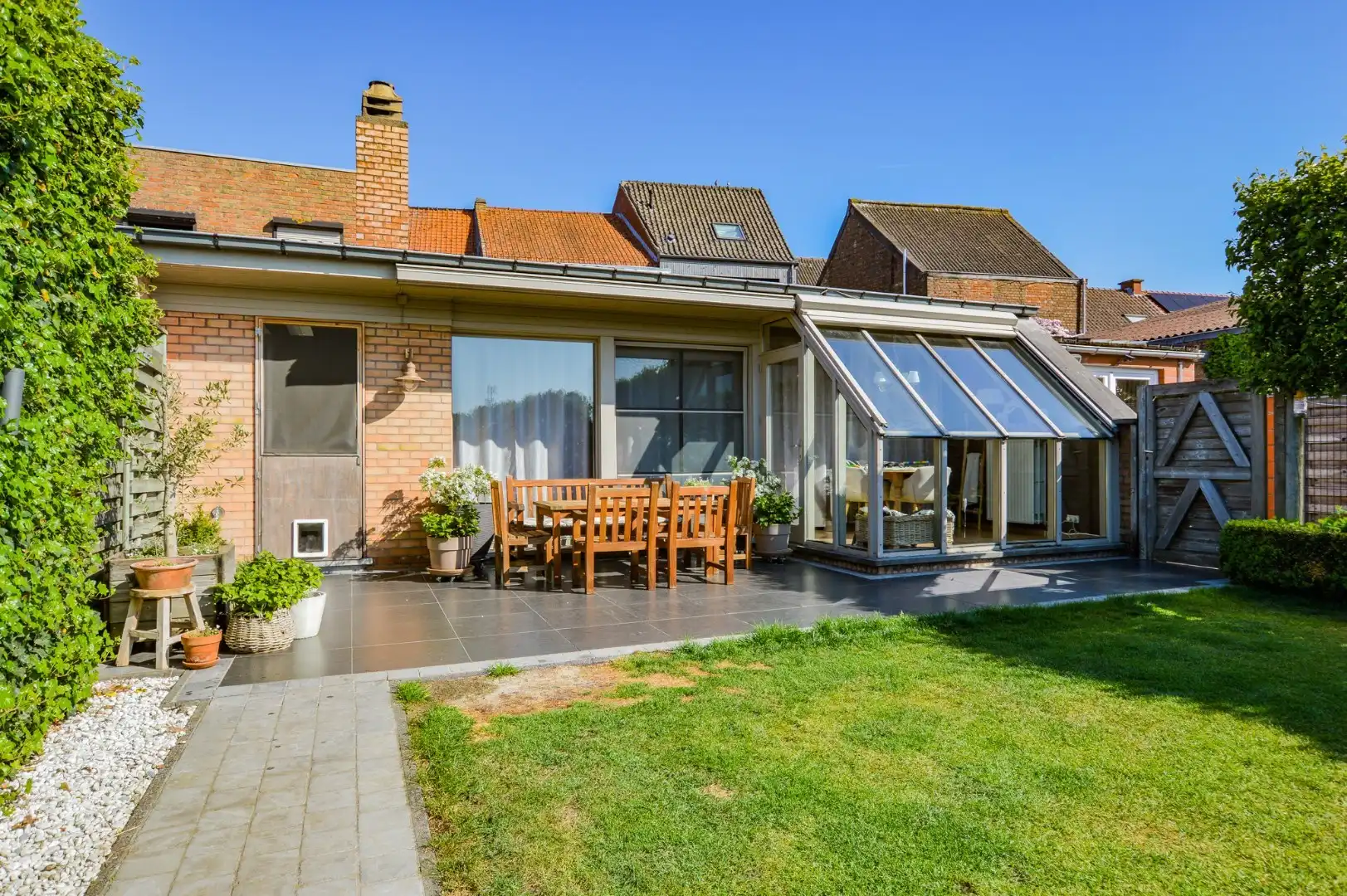 Ruime handelswoning in het centrum van Aartrijke foto 10