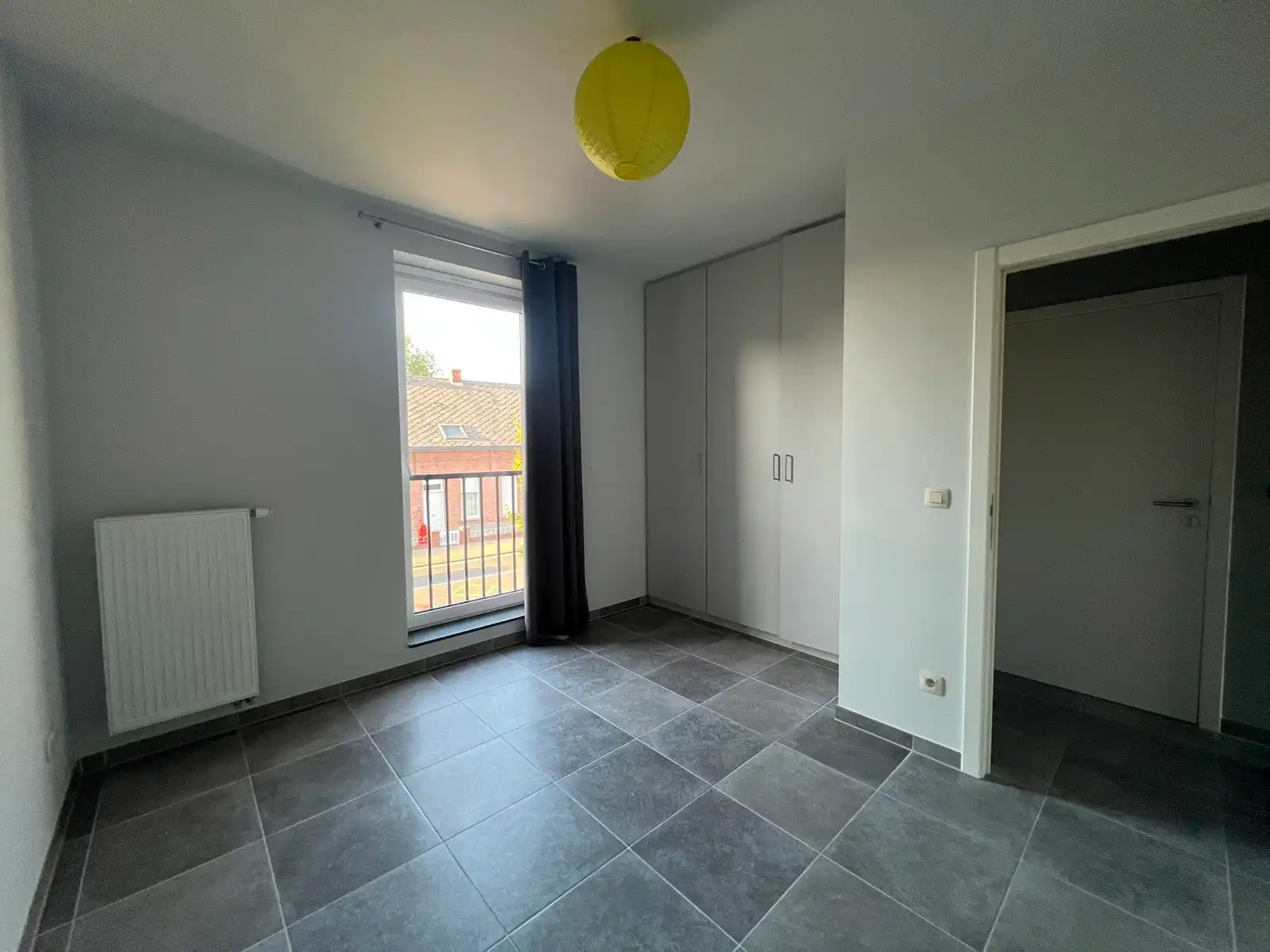 Ruim app met 2 slaapkamers, terras en 2 autostaanplaatsen foto 11