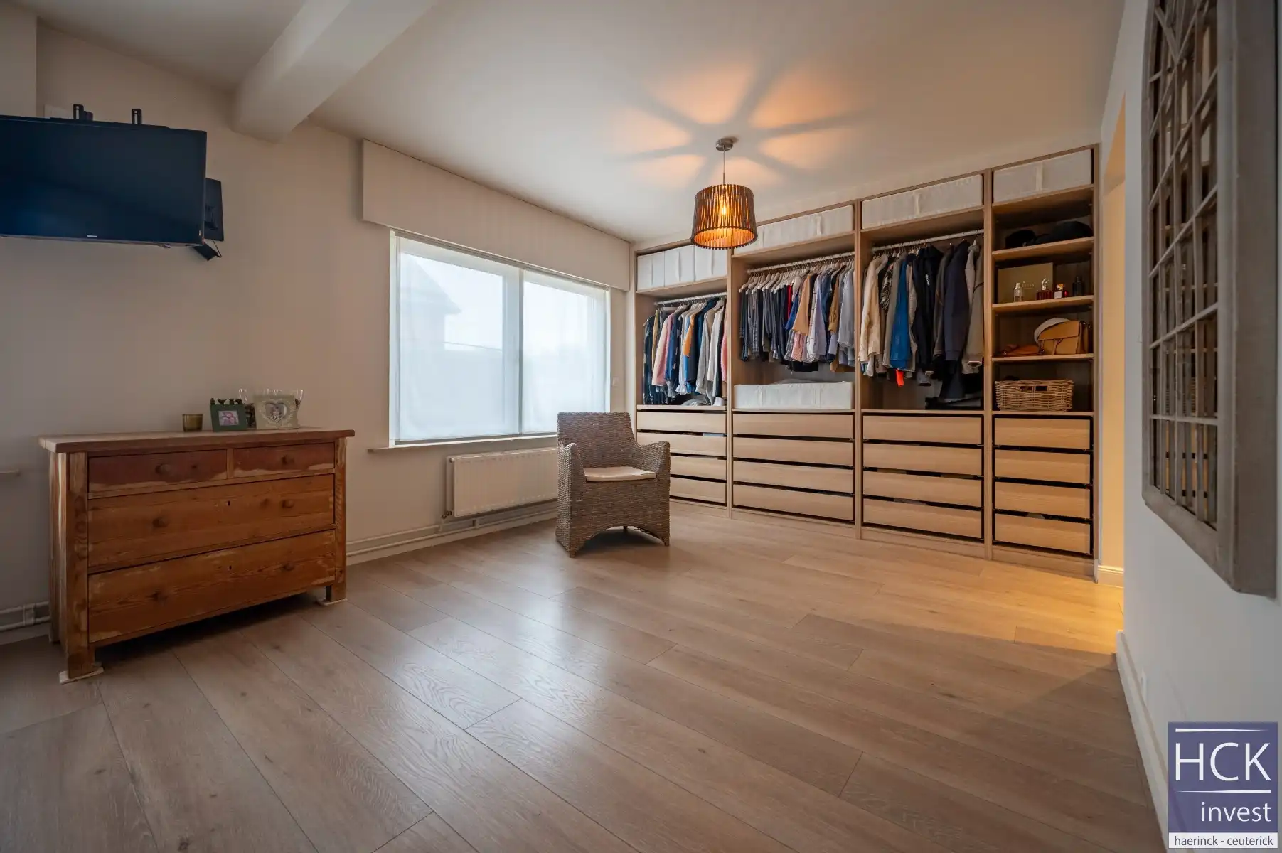 KRUISHOUTEM - Instapklare en prachtig gelegen woning met 4 SLPK. én zwembad foto 12